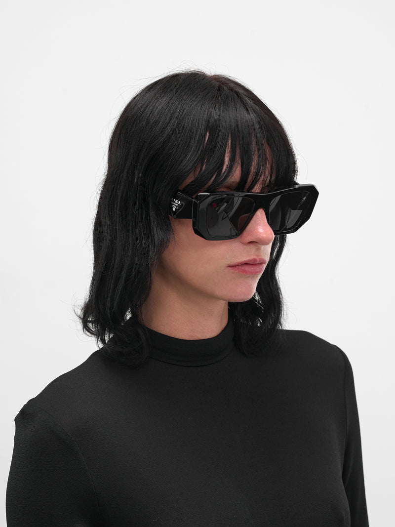 Black PR-B18S Geometric Sunglasses (0PR-B18S-BLACK-DARK-GREY)