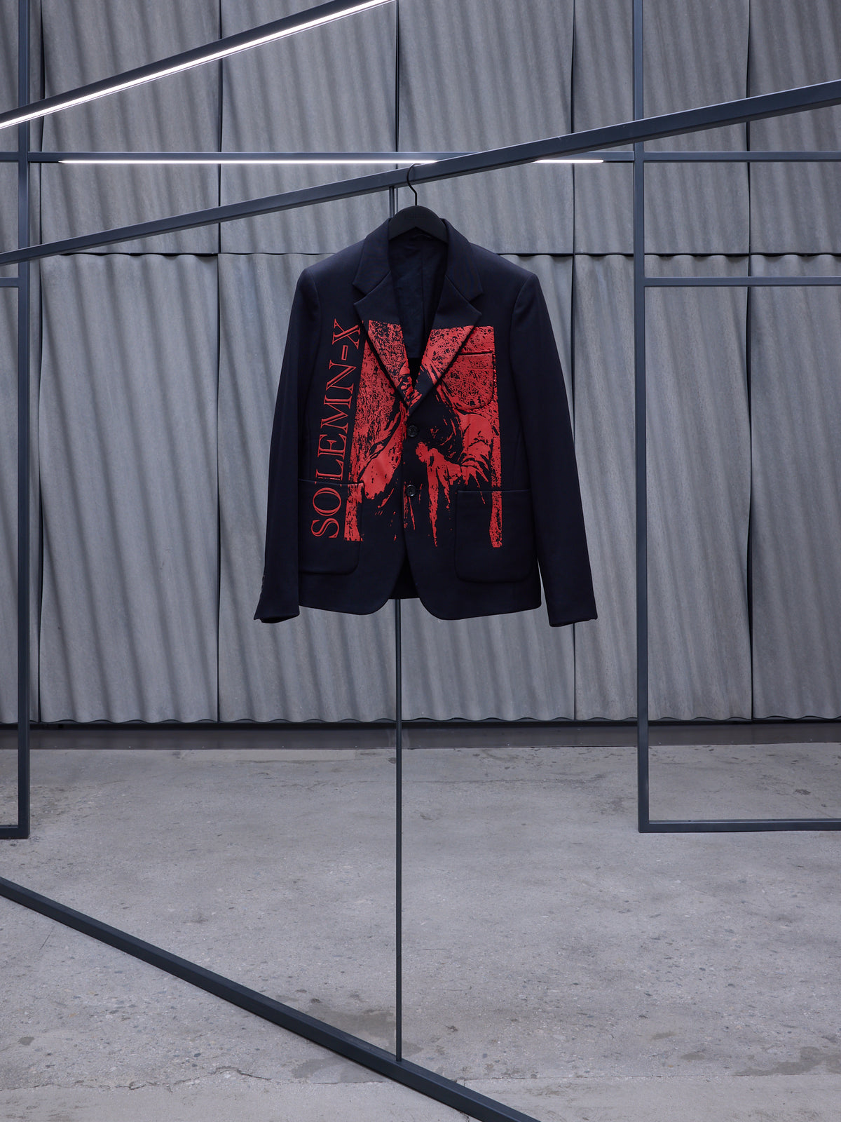 Black Relaxed Graphic Print Blazer (221-M547A-30001-0099-BLACK)