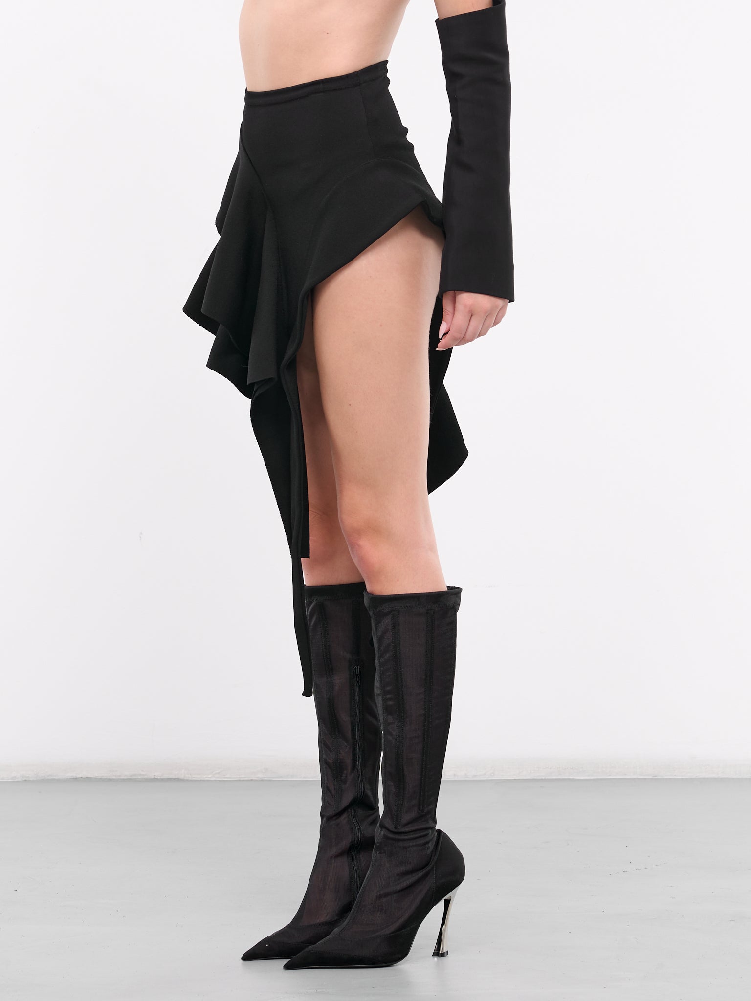 Asymmetric Knit Skirt (24S2JU05321112-BLACK)