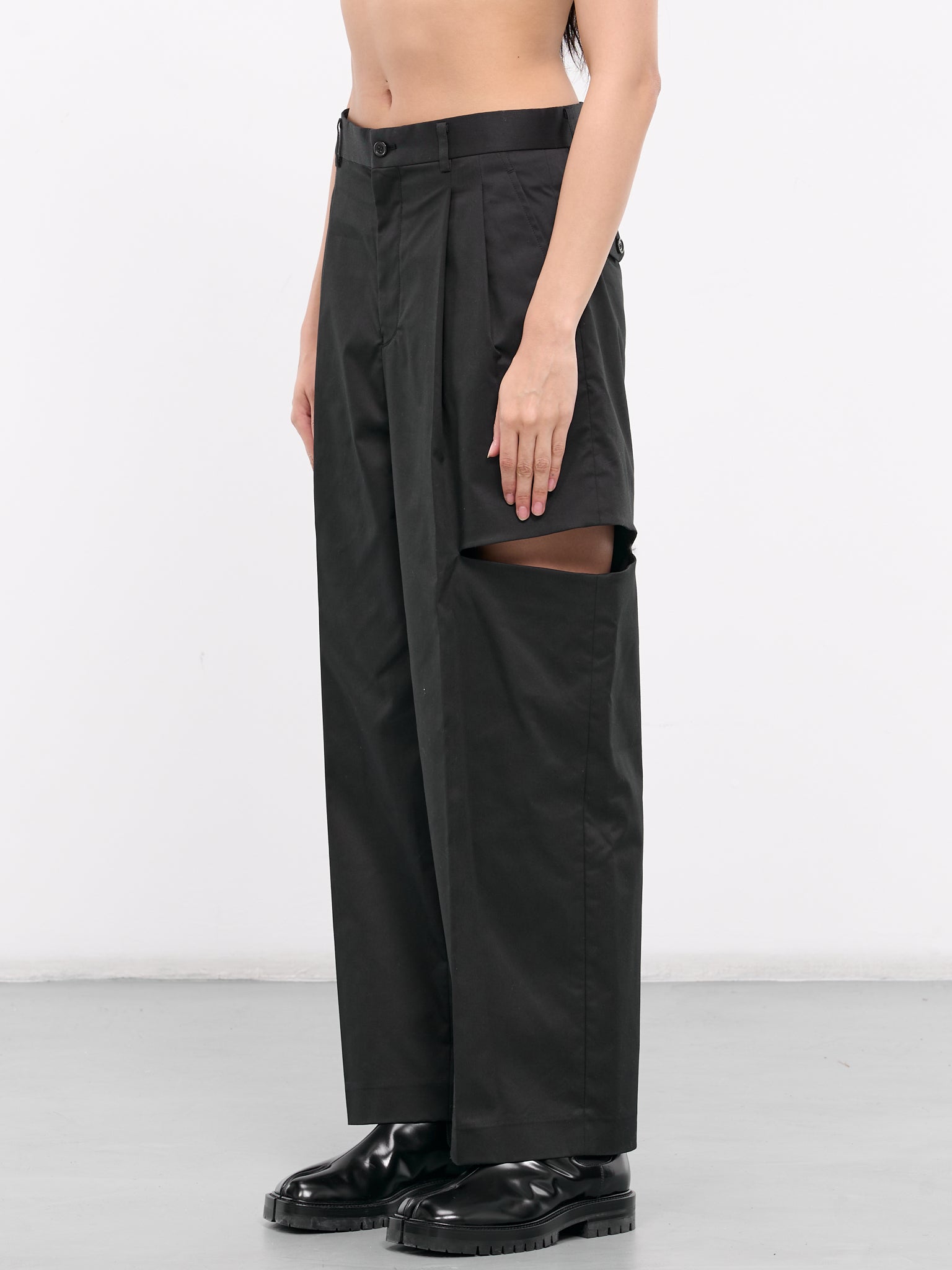 Cut-Out Trousers (3M-P006-051-BLACK)