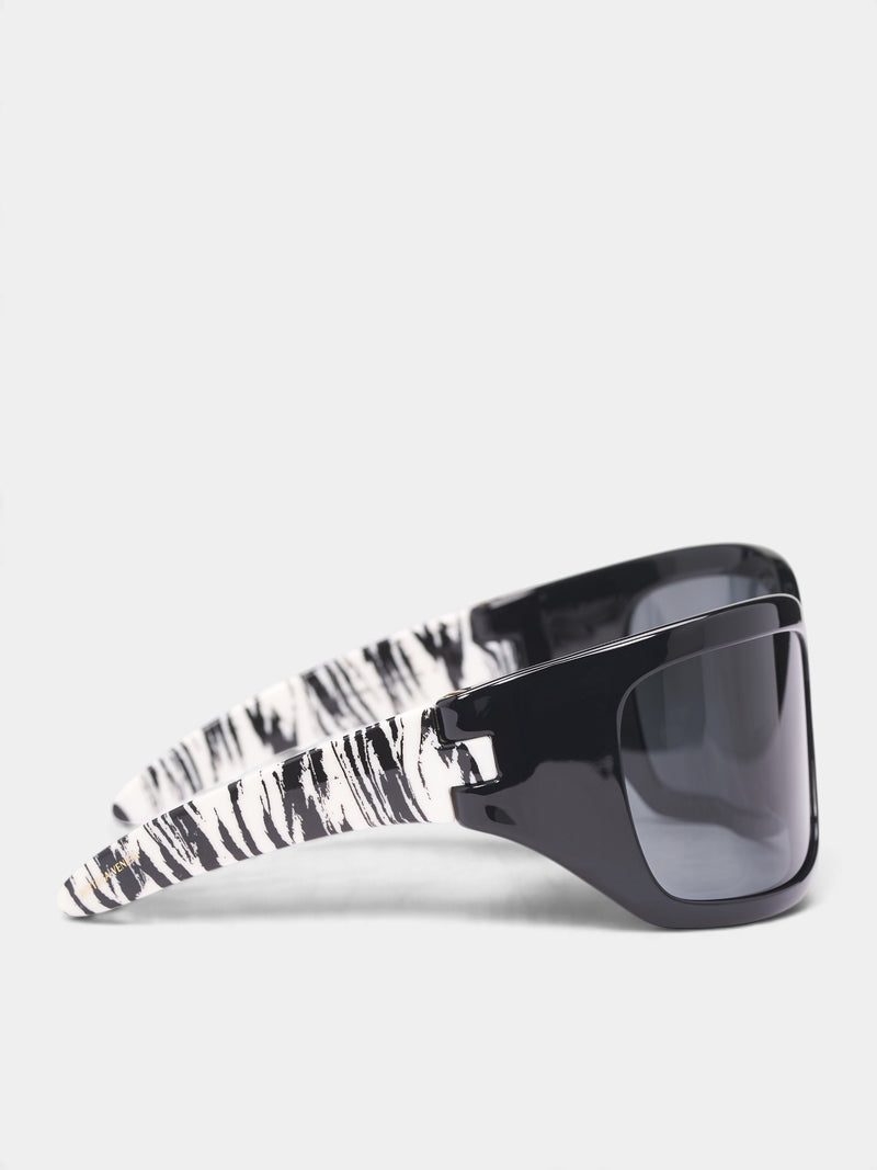Black Wraparound Zebra Stripe Sunglasses (A009H5VBL80-1049-BLACK-GREY)