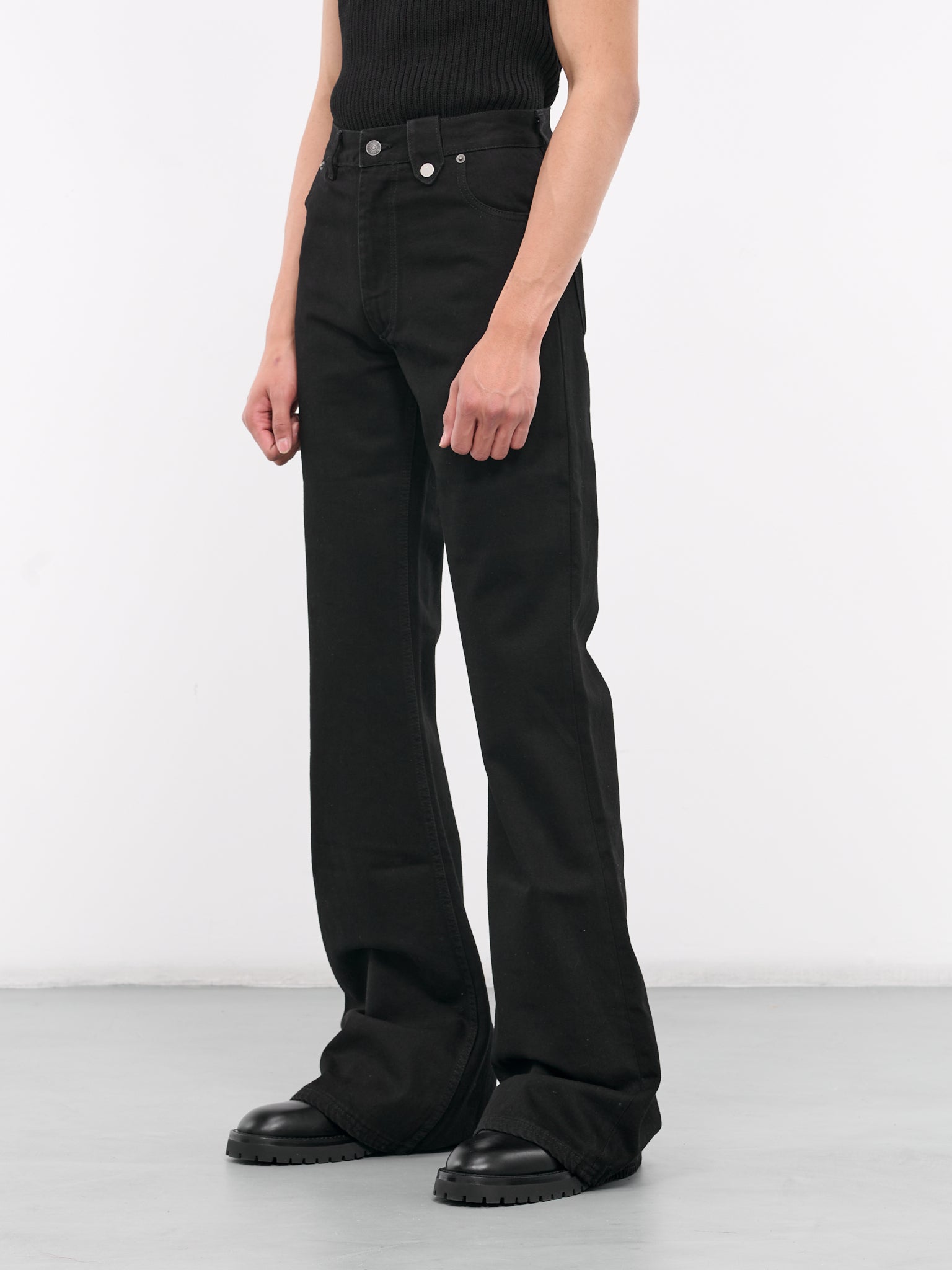 Stonewashed Flare Jeans (DN-003-C-RAW-BLACK)