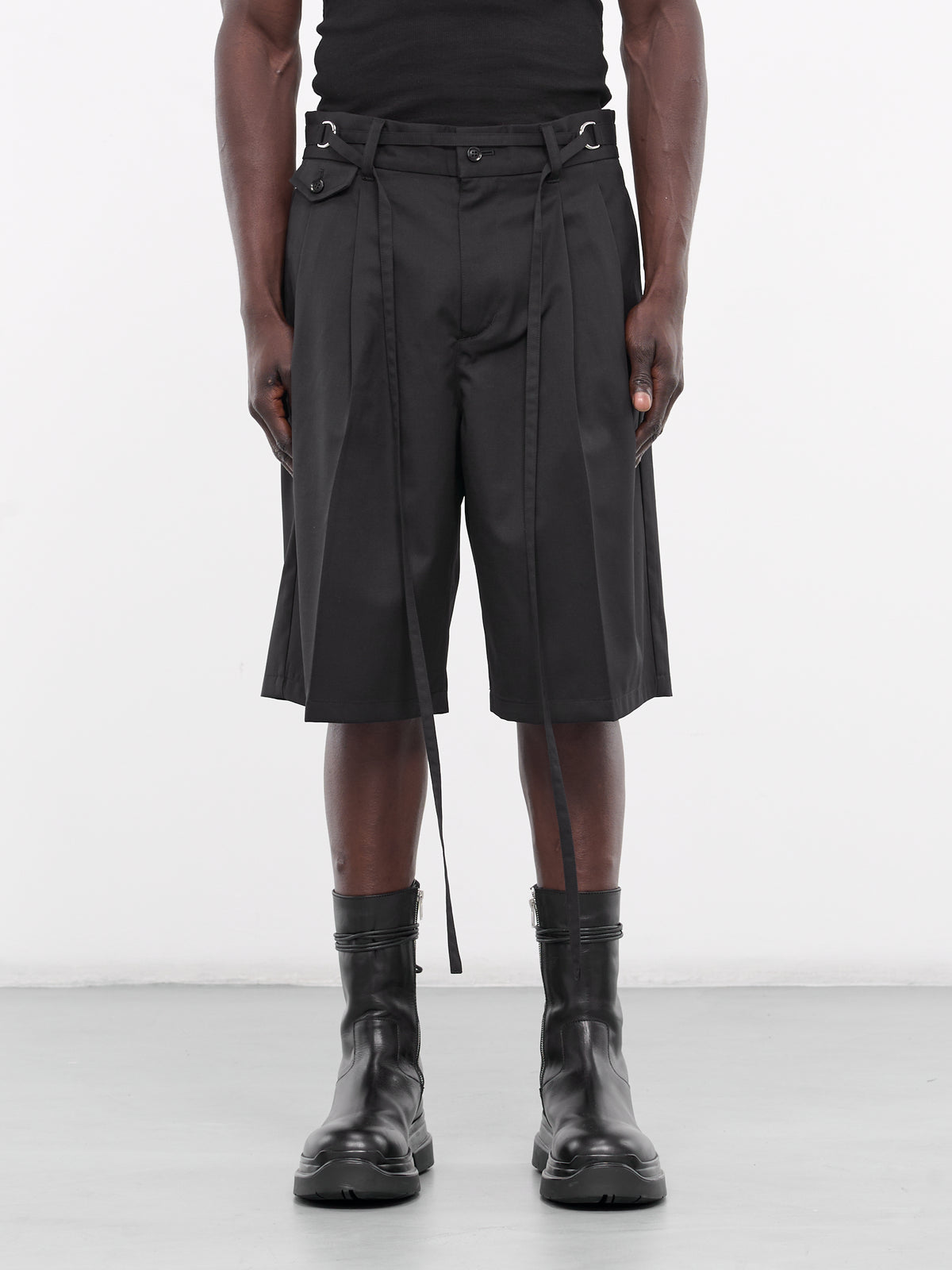 Belted Shorts (EM-PT-M03-BLACK)