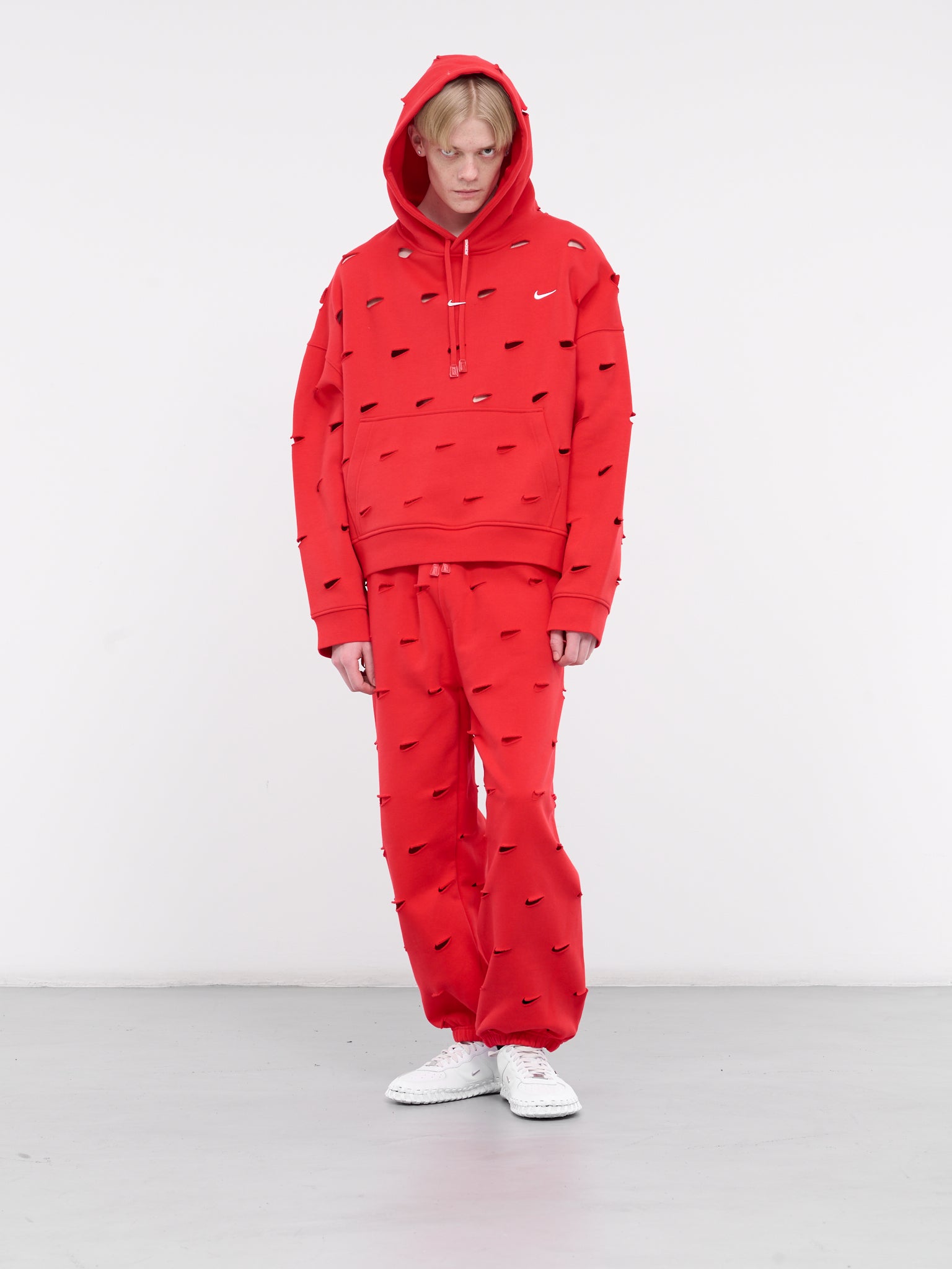 Jacquemus Cut-Out Swoosh Hoodie (FJ3481-657-UNIVERISTY-RED)