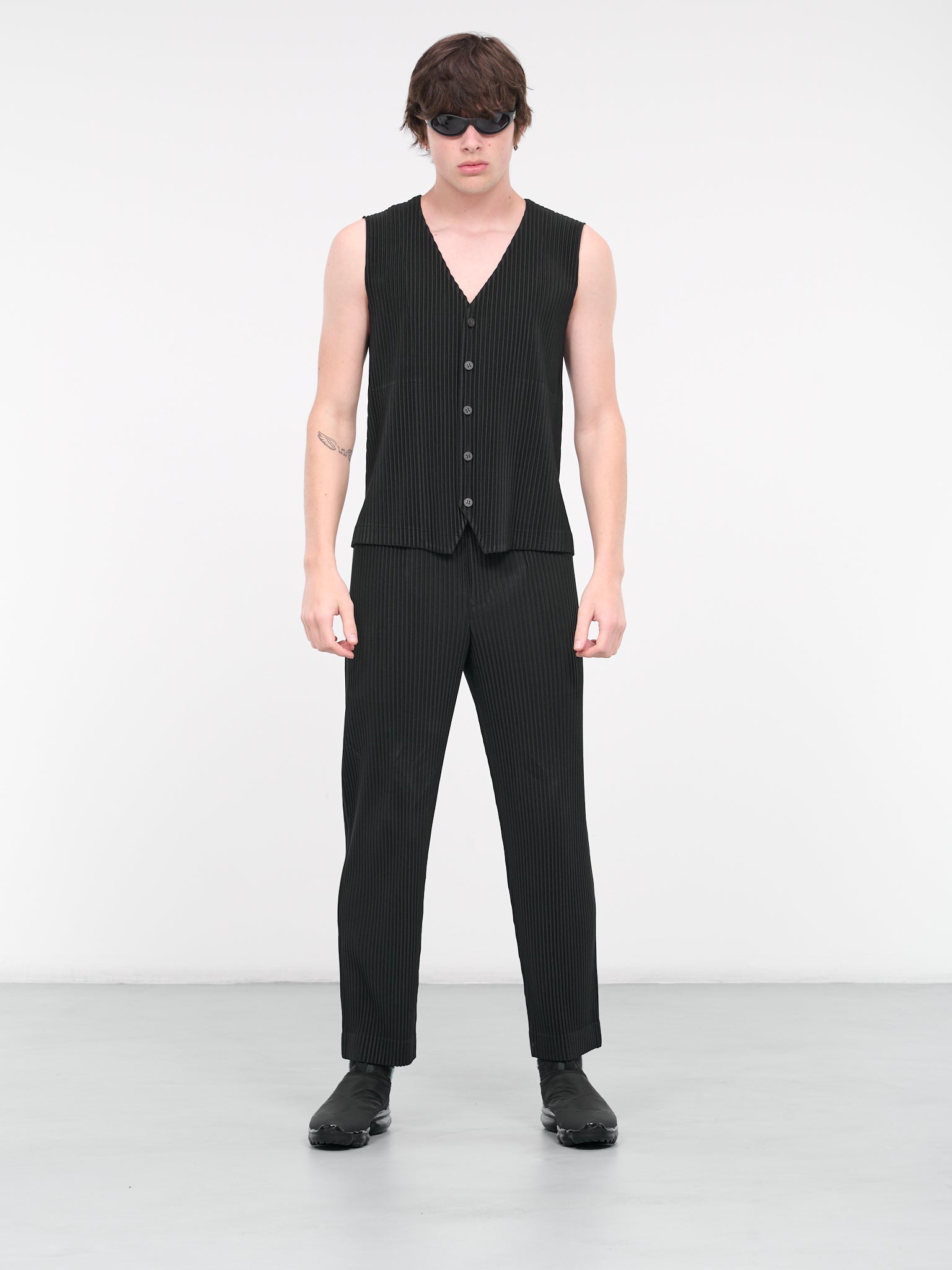 Basics Pleated Vest (HP46JE411-15-BLACK)
