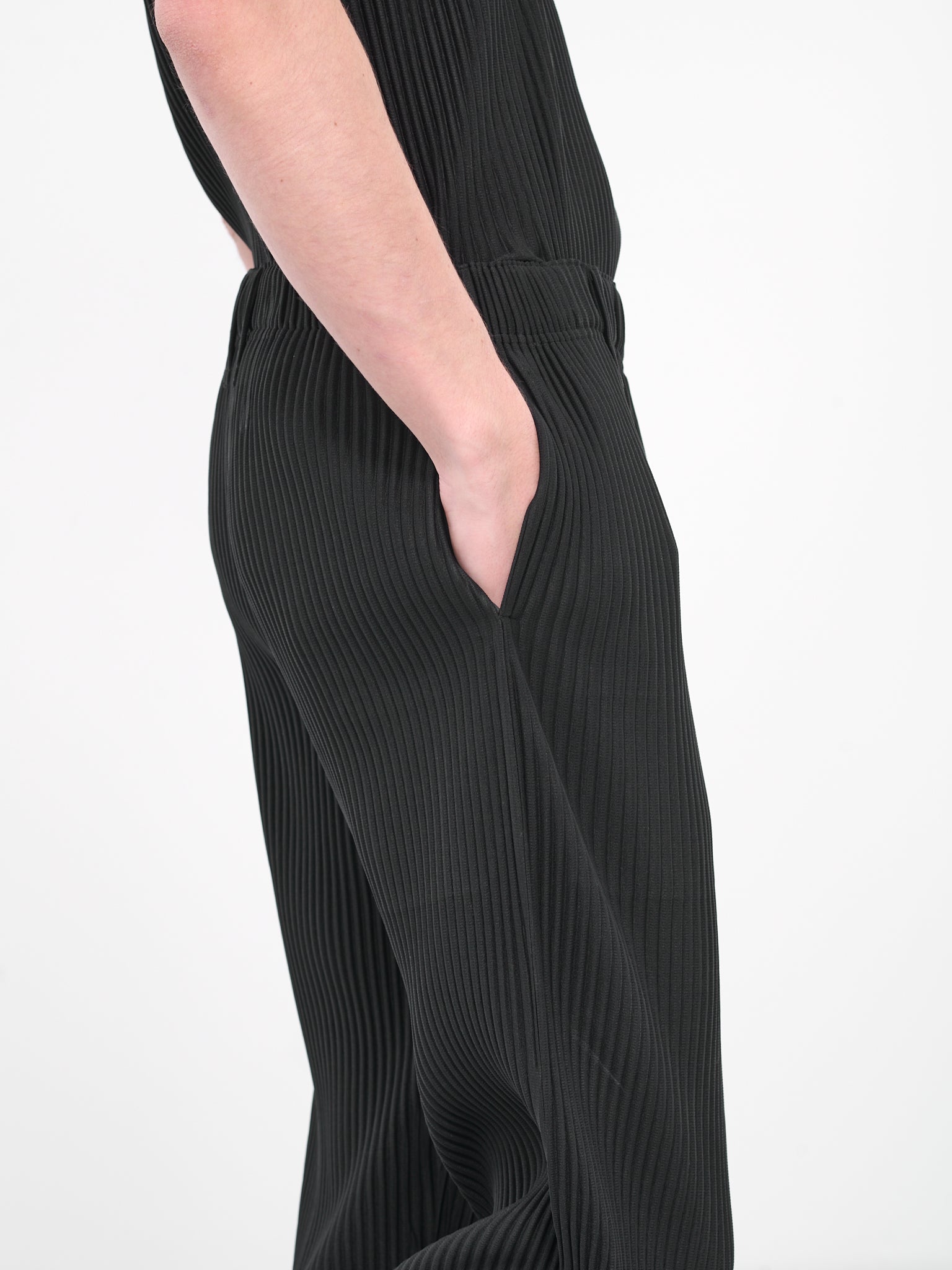 Basics Pleated Trousers (HP46JF450-15-BLACK)