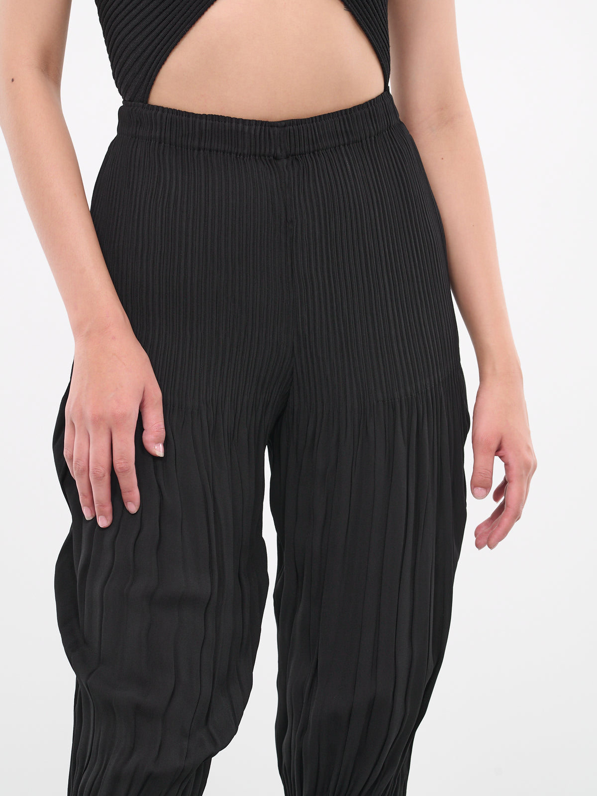 Black Pleated Crop Hatching Trousers (IM38FF188-15-BLACK)