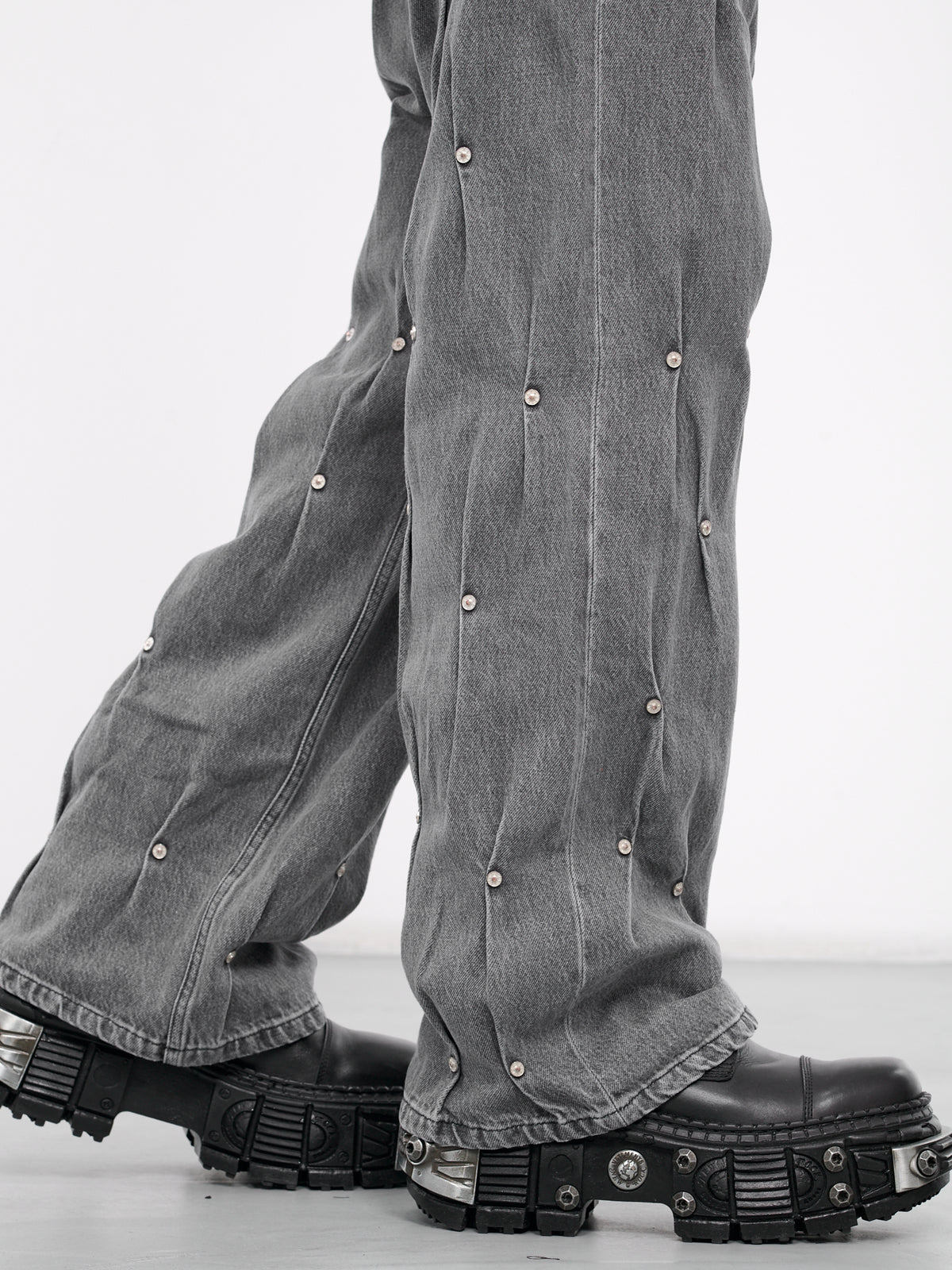 Multi Rivet Denim Jeans (KU4SMT11BP-T1673-CHISELED-STON)