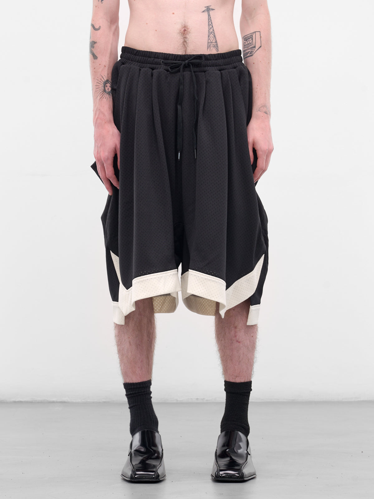 Black Mesh Basketball Shorts (N3-AW25-N3-SH-03-EB-EUPHORIC-B)