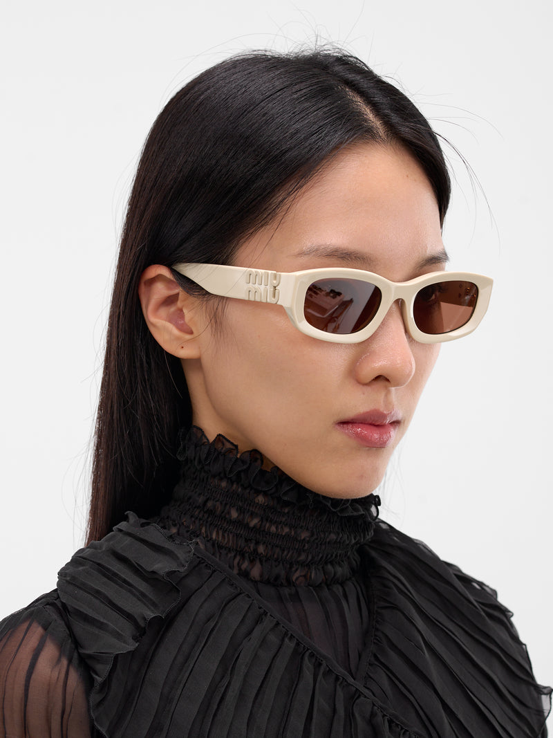 White Matte Rectangular Sunglasses (OMU-B04S-21D90Q53-MILK-BROWN)