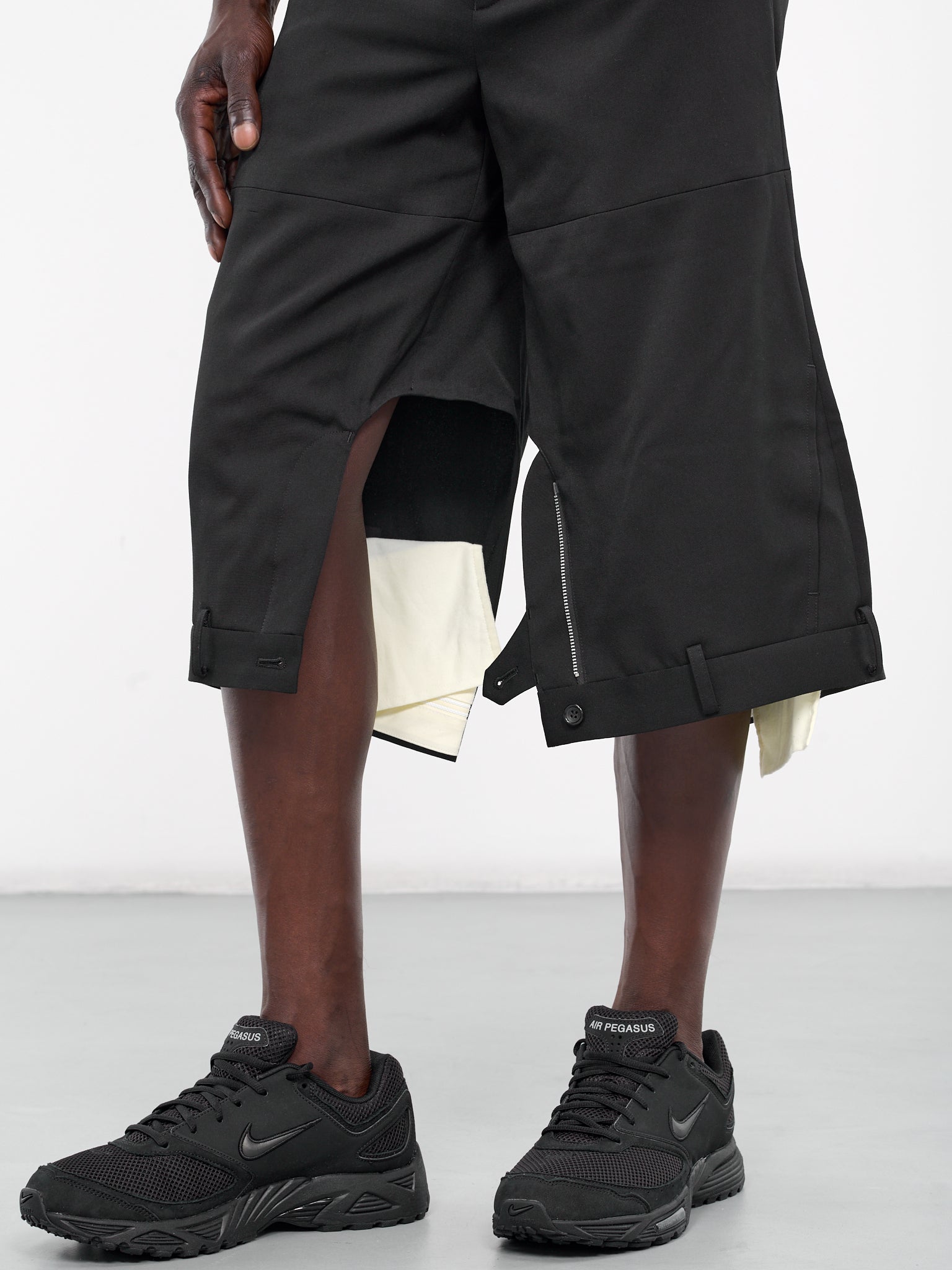 Upside-Down Waistband Shorts (PM-P046-051-BLACK)
