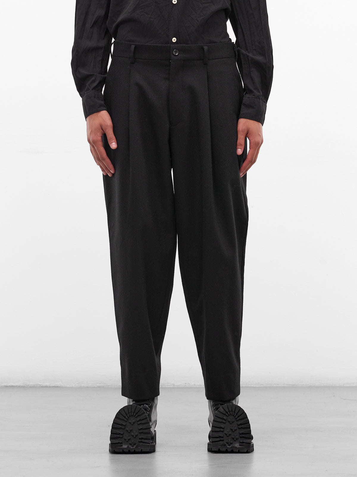 Black Wool Gabardine Pleated Trousers (PP-P032-W25-BLACK)