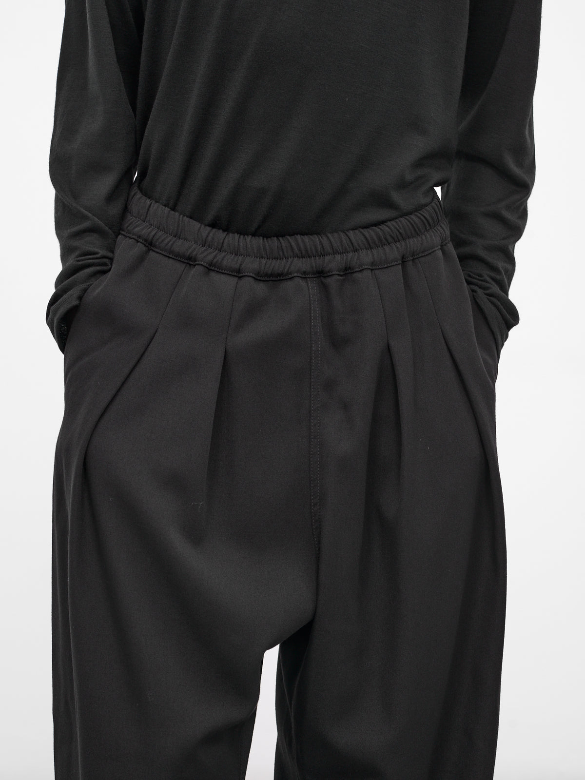Baggy Wool Pleated Sweatpants (S50KA0695-M35505-900-BLACK)