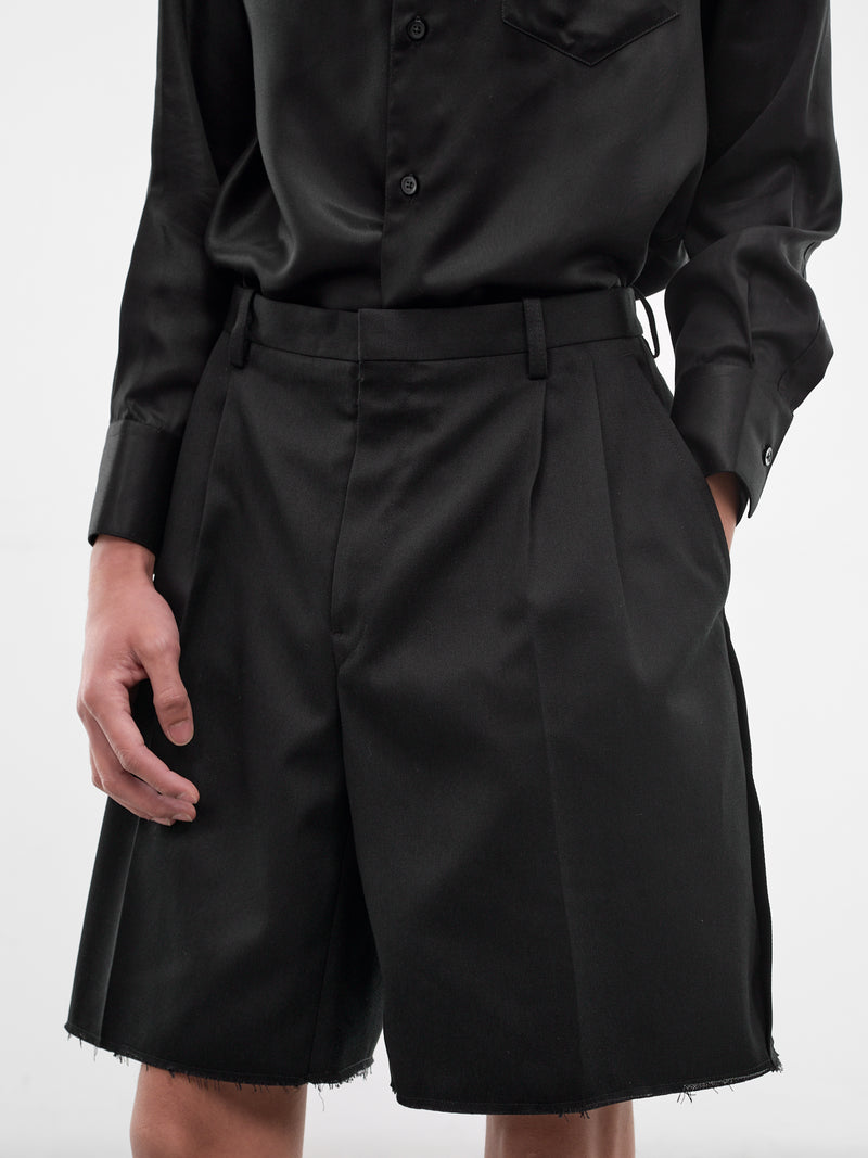 Black Pleated Bermuda Shorts (S67MU0063-S54042-900-BLACK)
