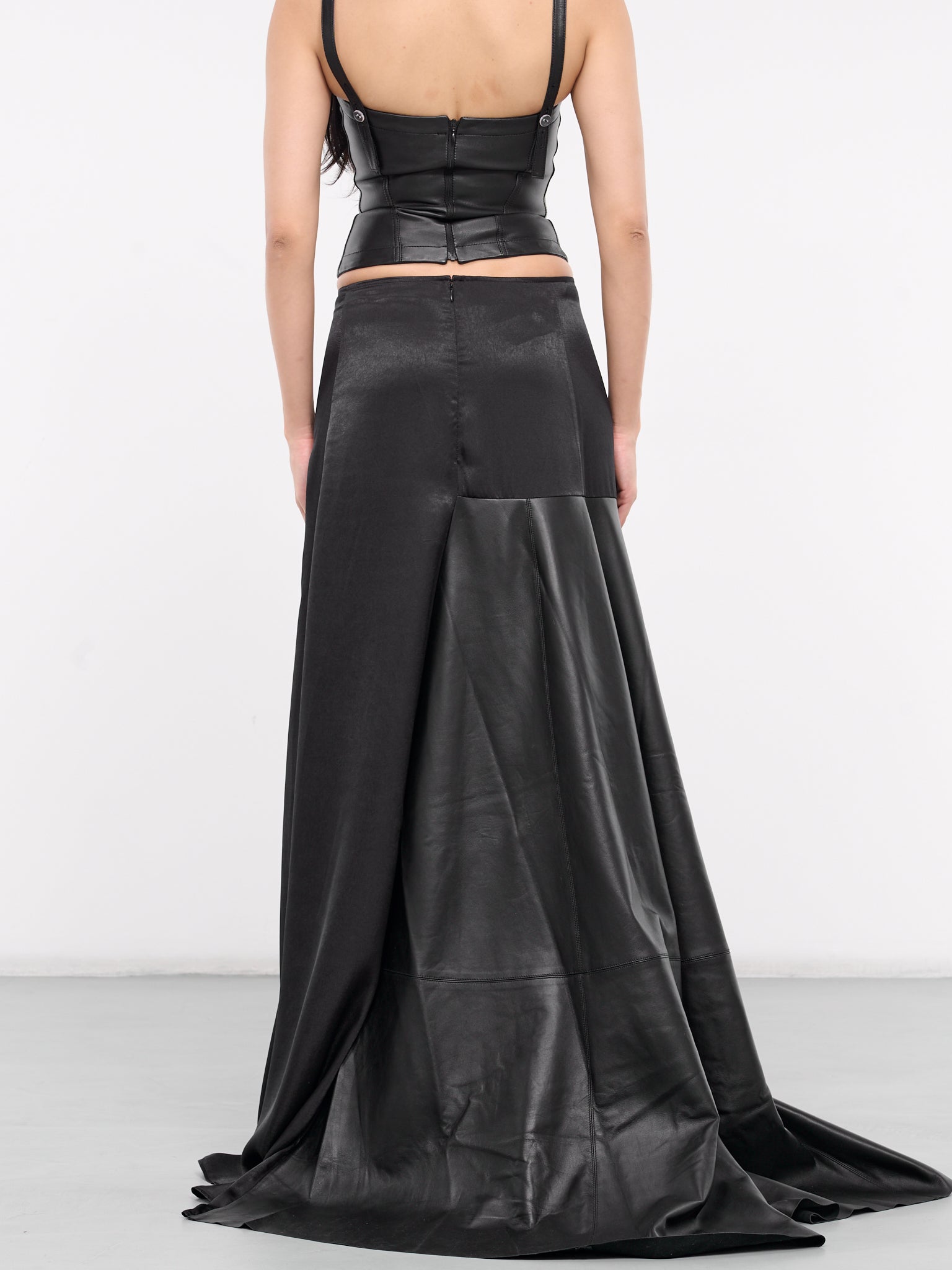 Bi Long Skirt (SK010-W-PL0005-BLACK)