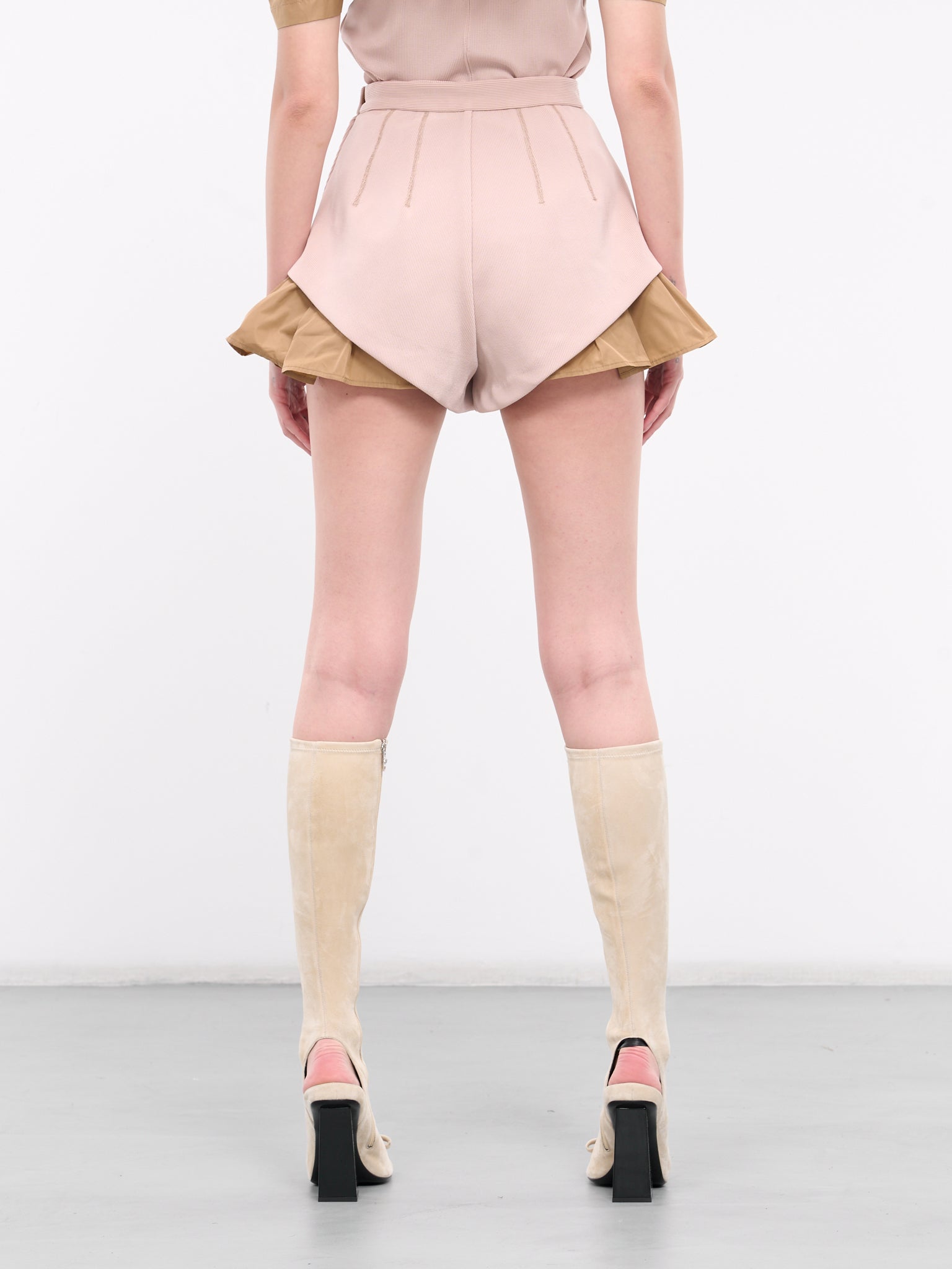 Exposed Lining Shorts (TA241-JF057-E-BEIGE)