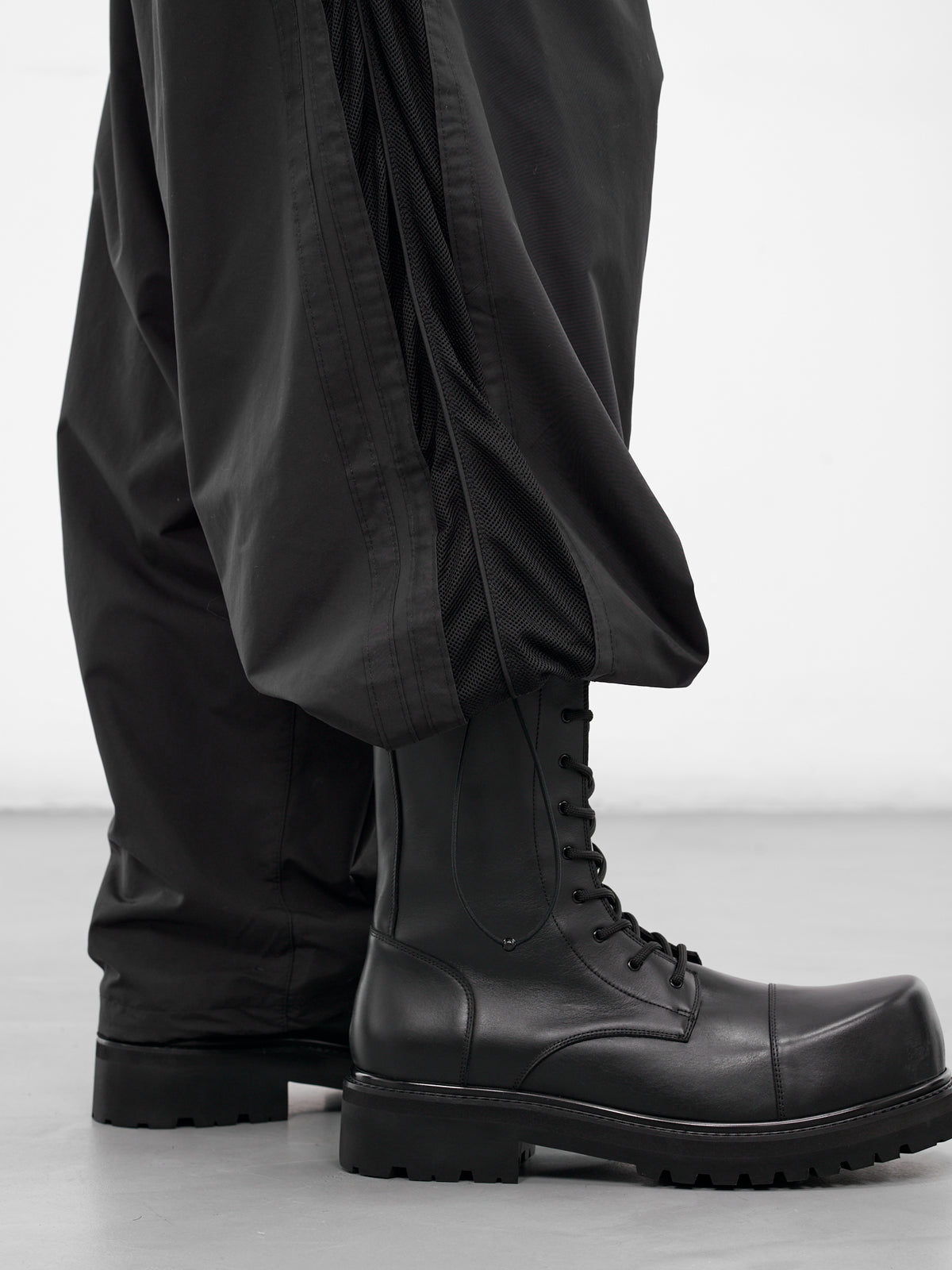 Black Nylon Mesh Panel Sweatpants (UH76GP700B-BLACK)