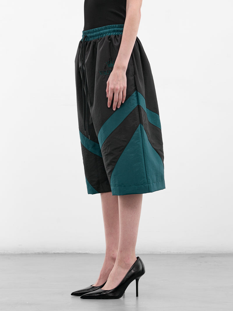 Two-Tone Baggy Track Shorts (VAQ11P015-BLACK-GREEN)