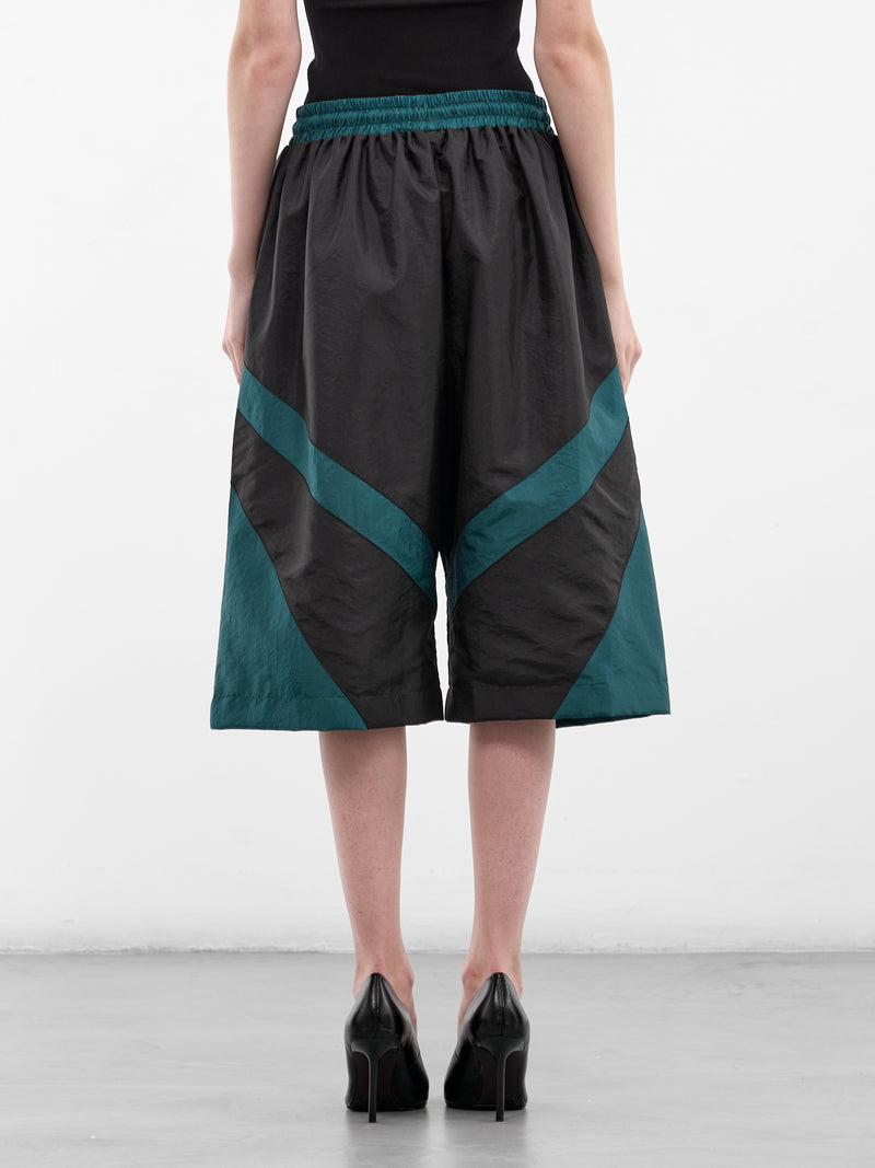 Two-Tone Baggy Track Shorts (VAQ11P015-BLACK-GREEN)