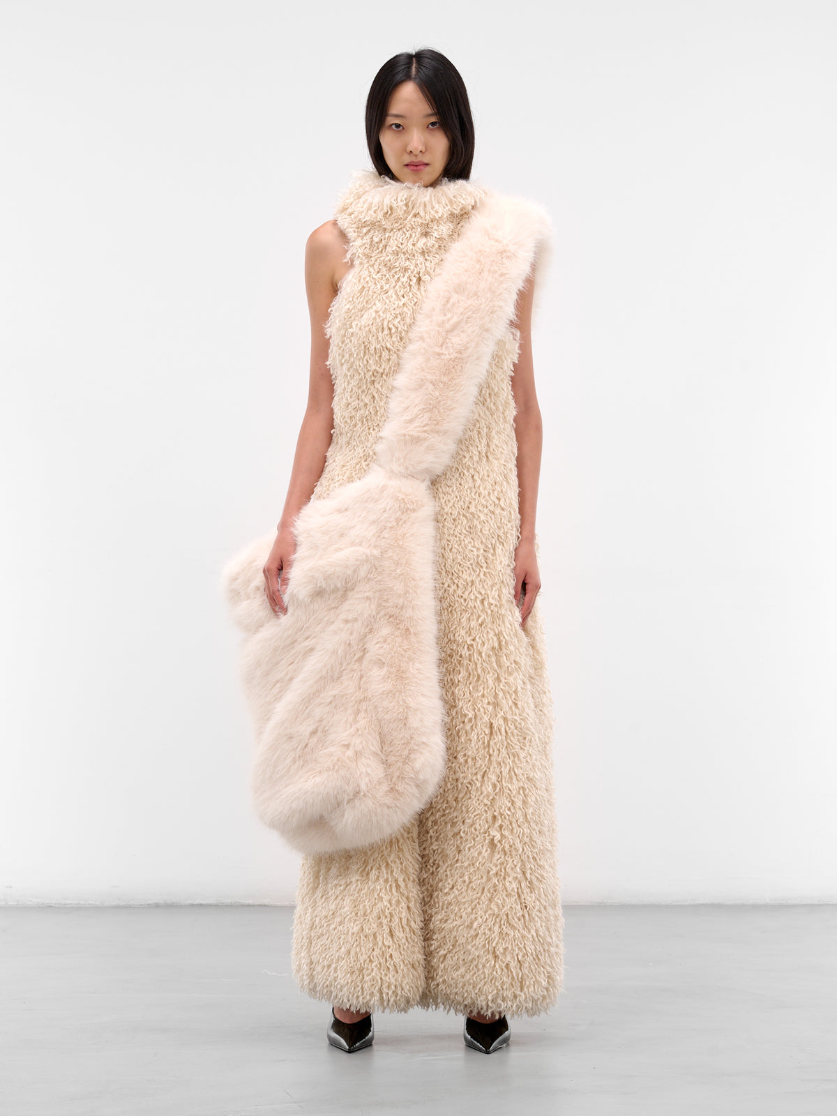 White Oversized Fur Crossbody Bag (BB002-FUR-BIG-WHITE)