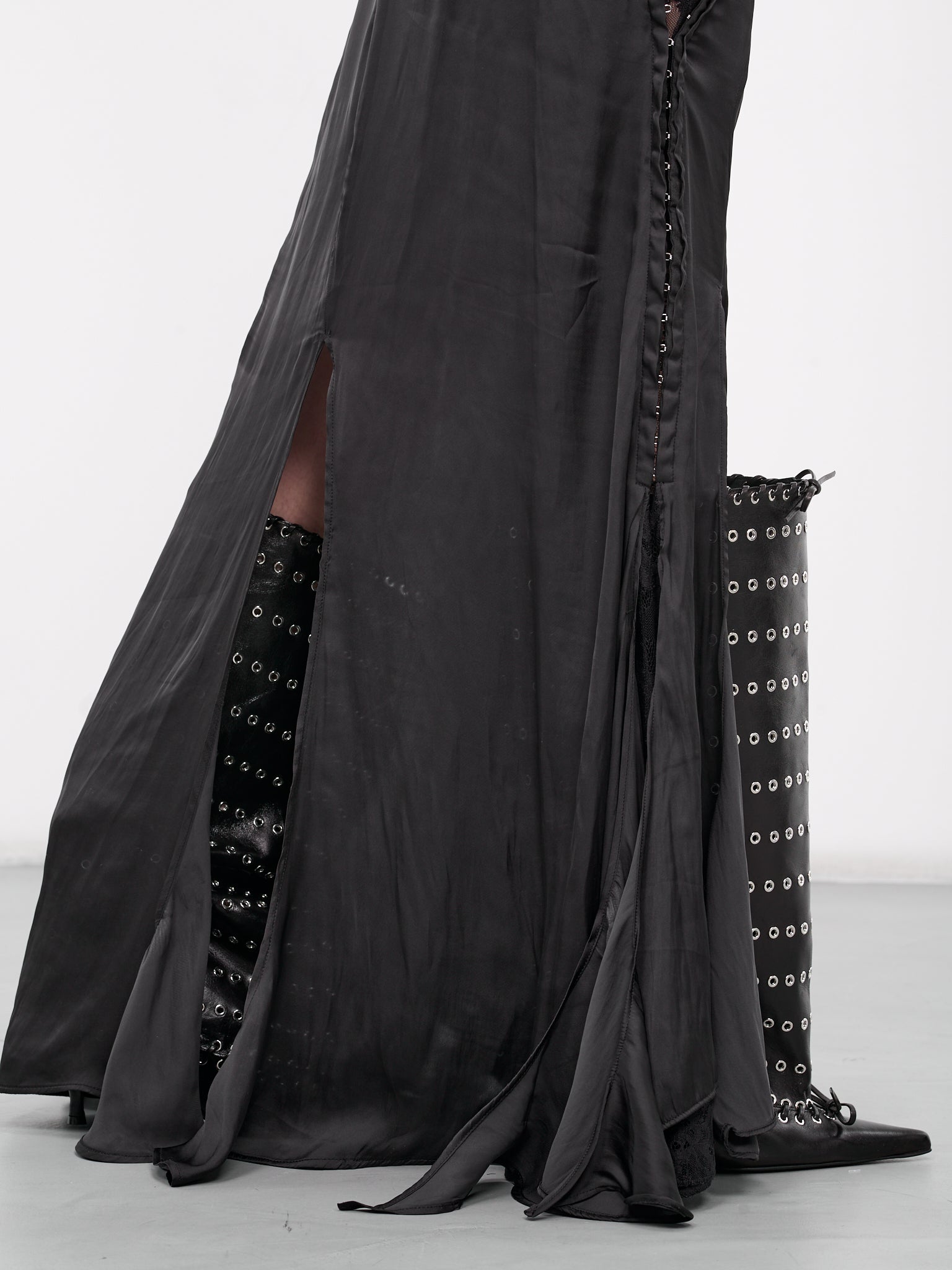 Hook & Eye Slip Skirt (102SK001-F481-BLACK)