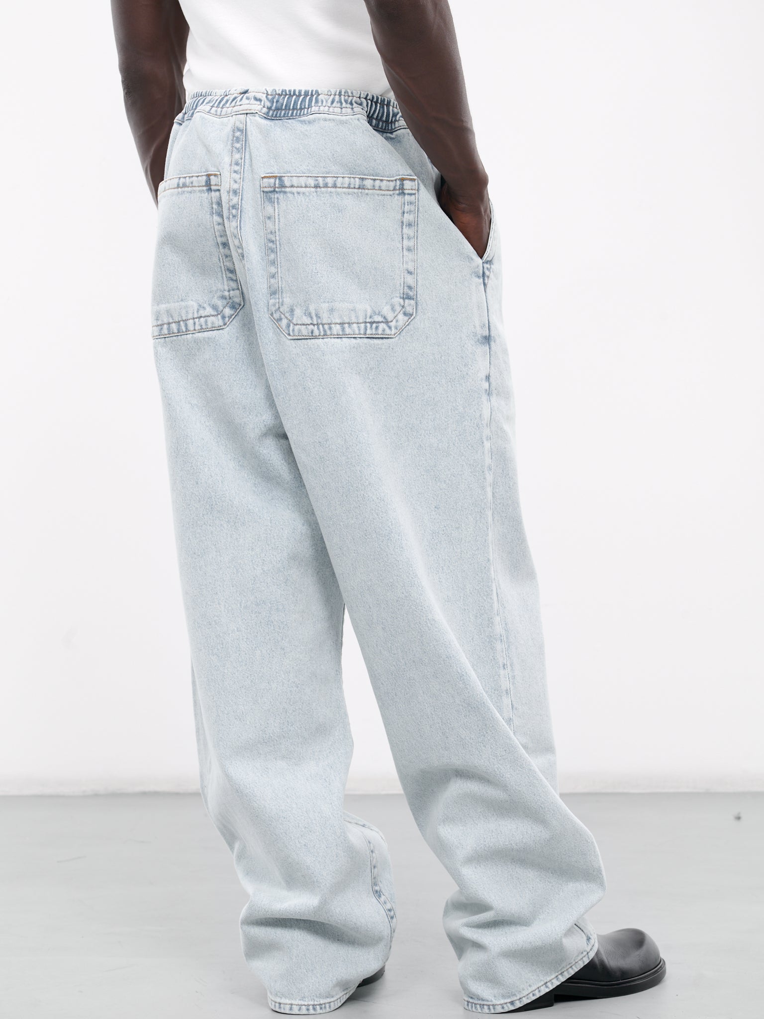 Pinched Logo Souffle Jeans (207PA012-D22-ICE-BLUE)