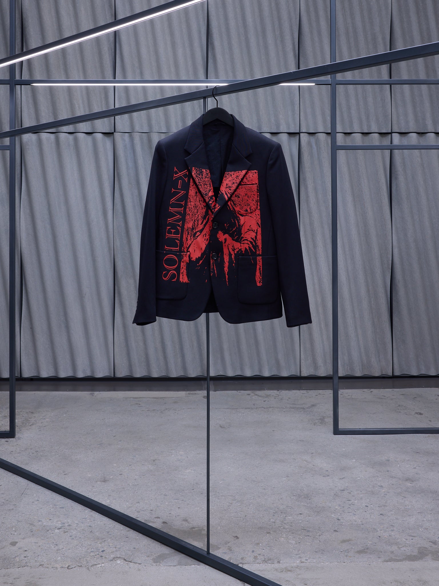 Black Relaxed Graphic Print Blazer (221-M547A-30001-0099-BLACK)