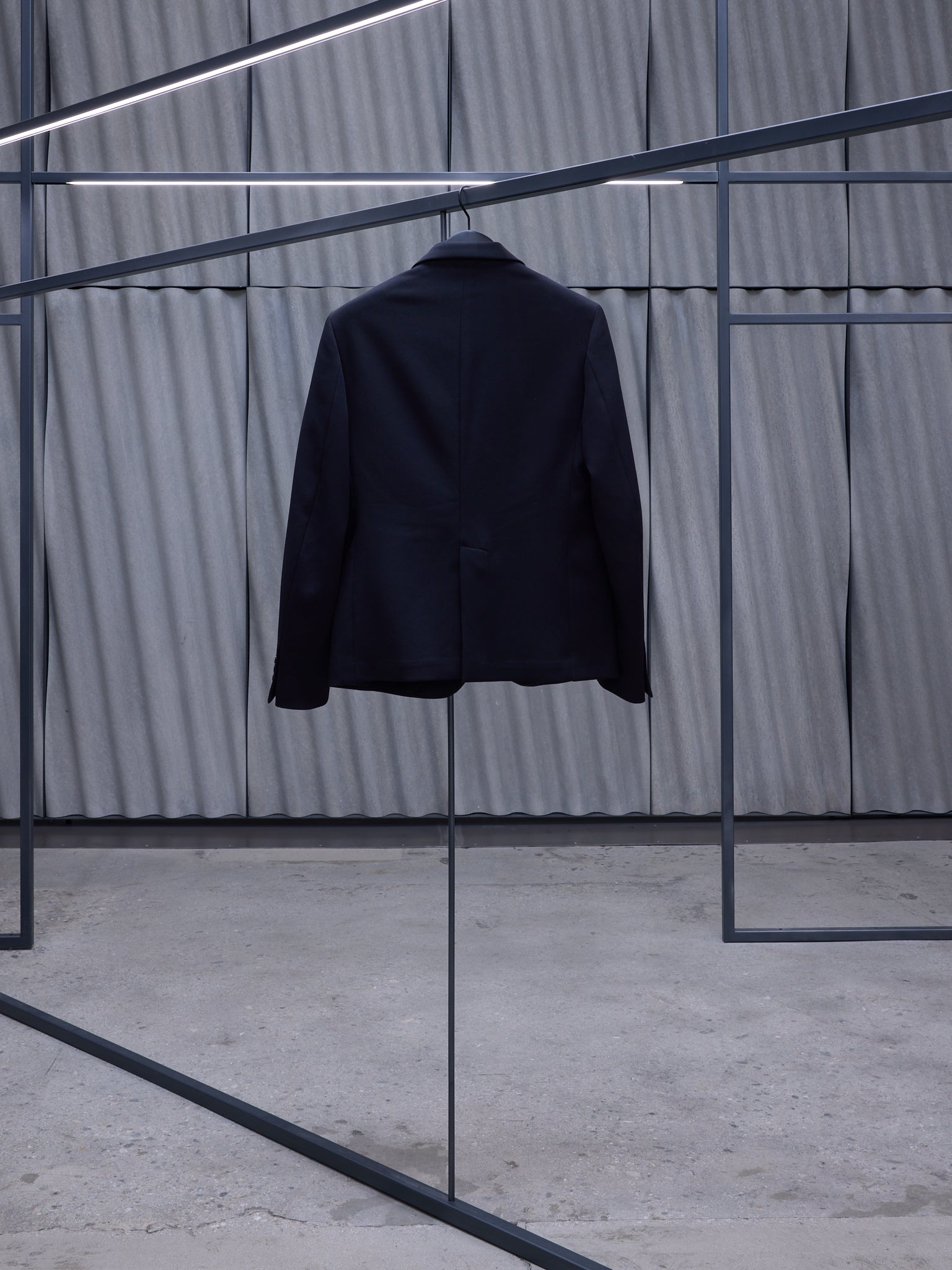 Black Relaxed Graphic Print Blazer (221-M547A-30001-0099-BLACK)