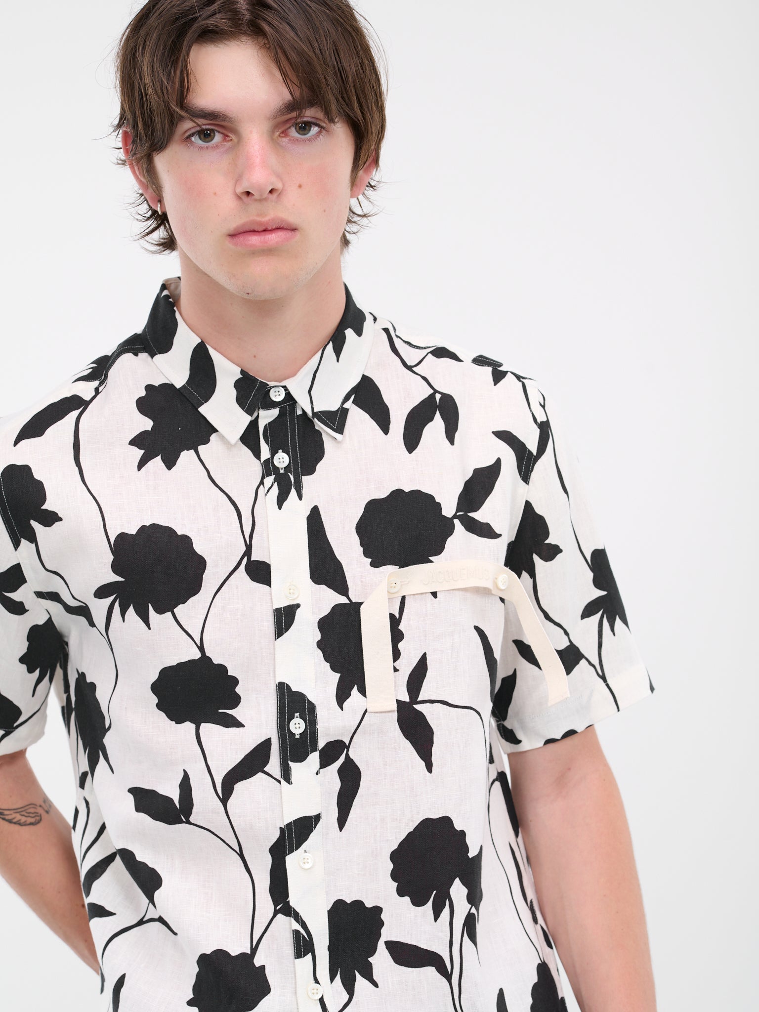 La chemise Melo (225SH006-1050-PRINT-BLACK-ROSE)