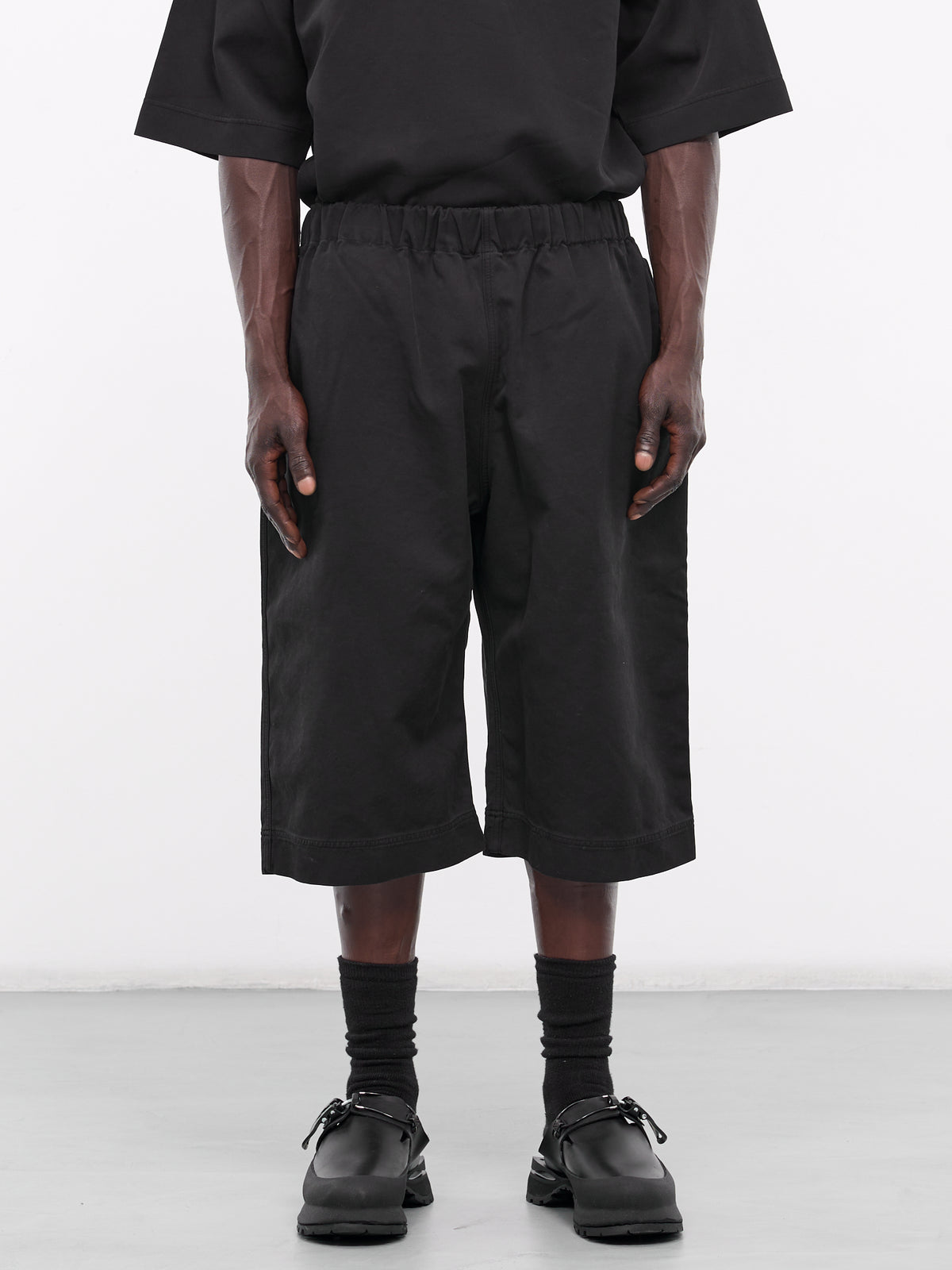 Yama Shorts (22HP234-BLACK)