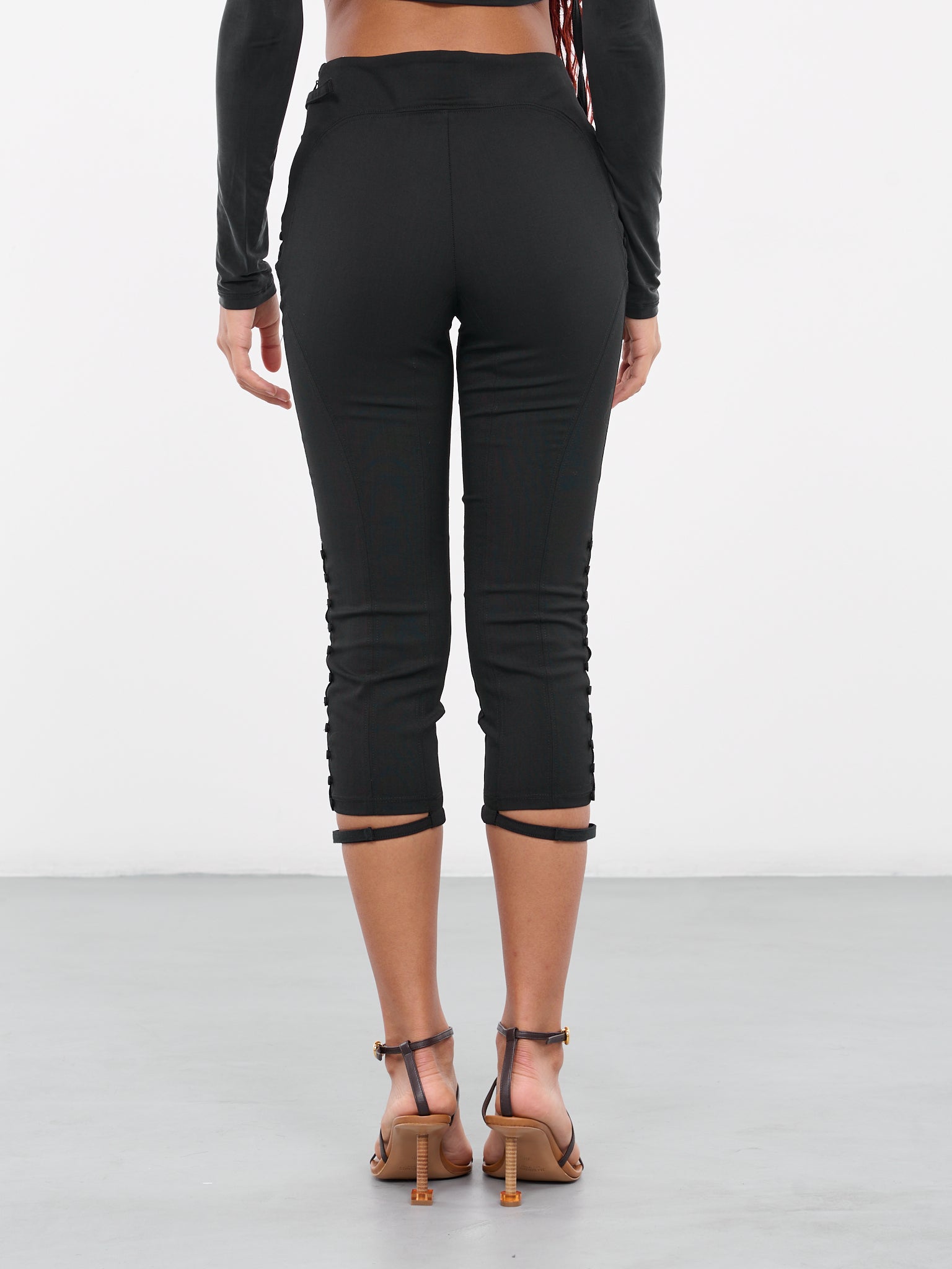 Le pantalon Corto (233PA061-1075-BLACK)