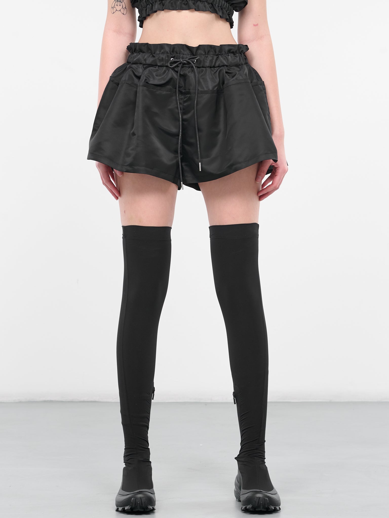 Nylon Twill Shorts (24-07092-001-BLACK)