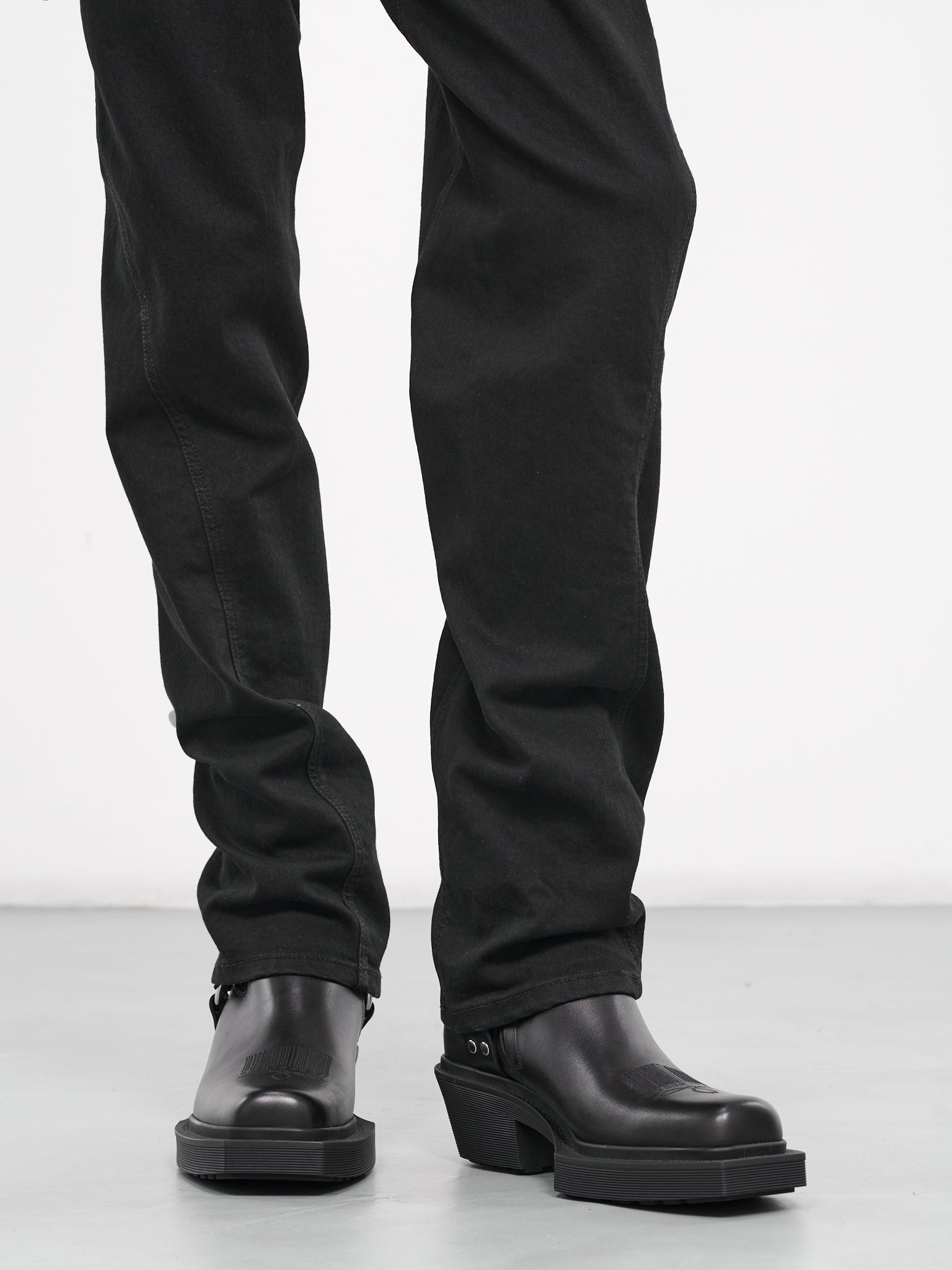 Twisted Seam Denim Jeans (24P6PA0429211-1999-BLACK)