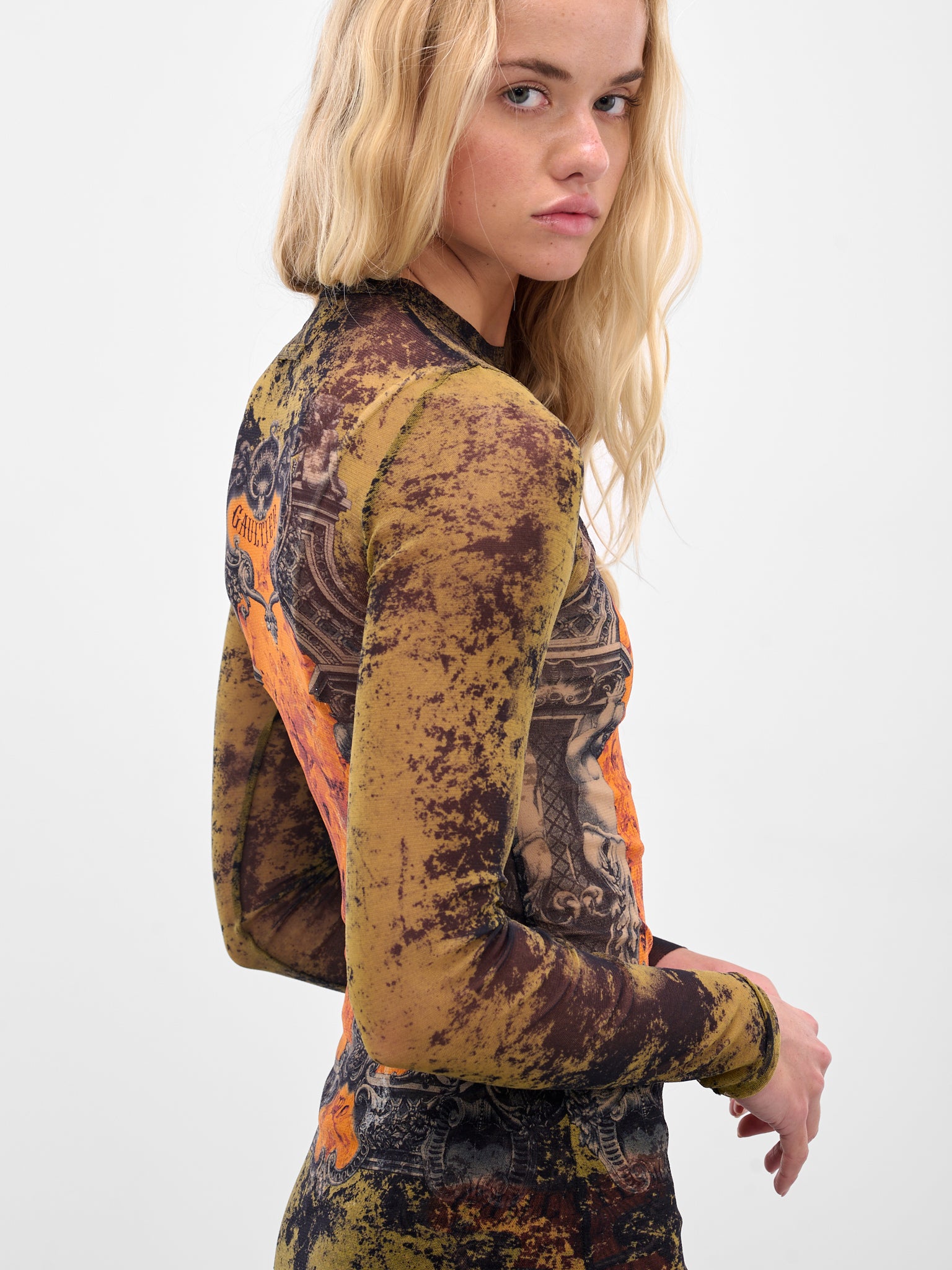 The “Médaillon" Print Long Sleeve (25-03-W-TO305-M006P-MULTI)
