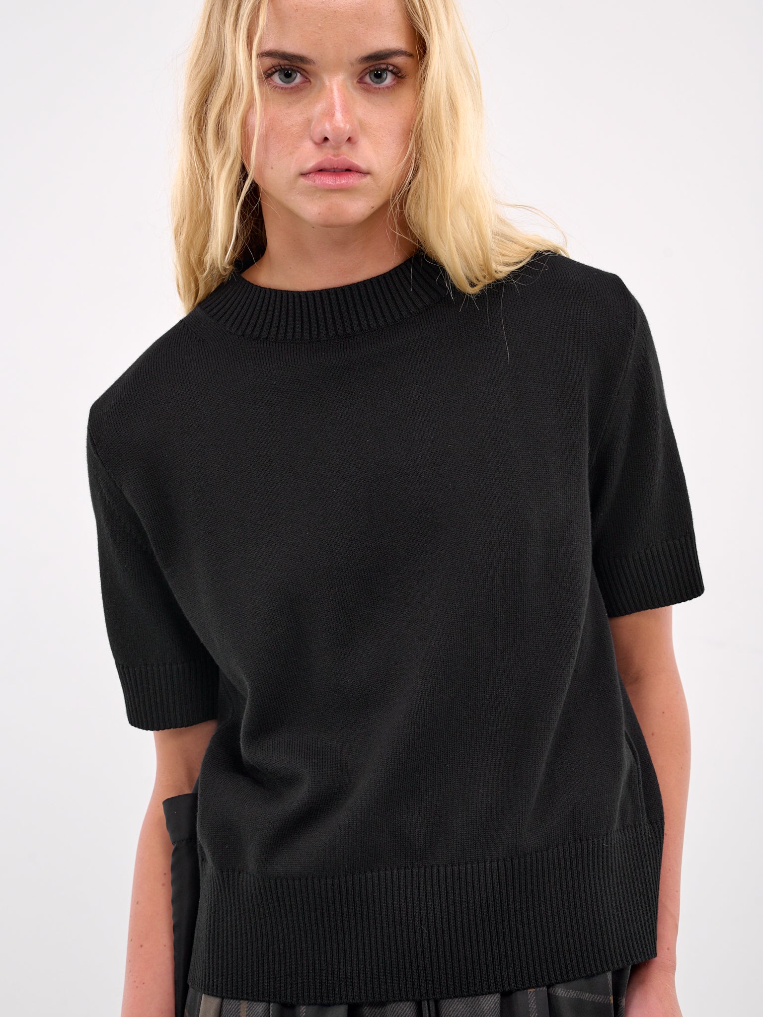 Paneled Knit Short Sleeve Sweater (25-07839-001-BLACK)