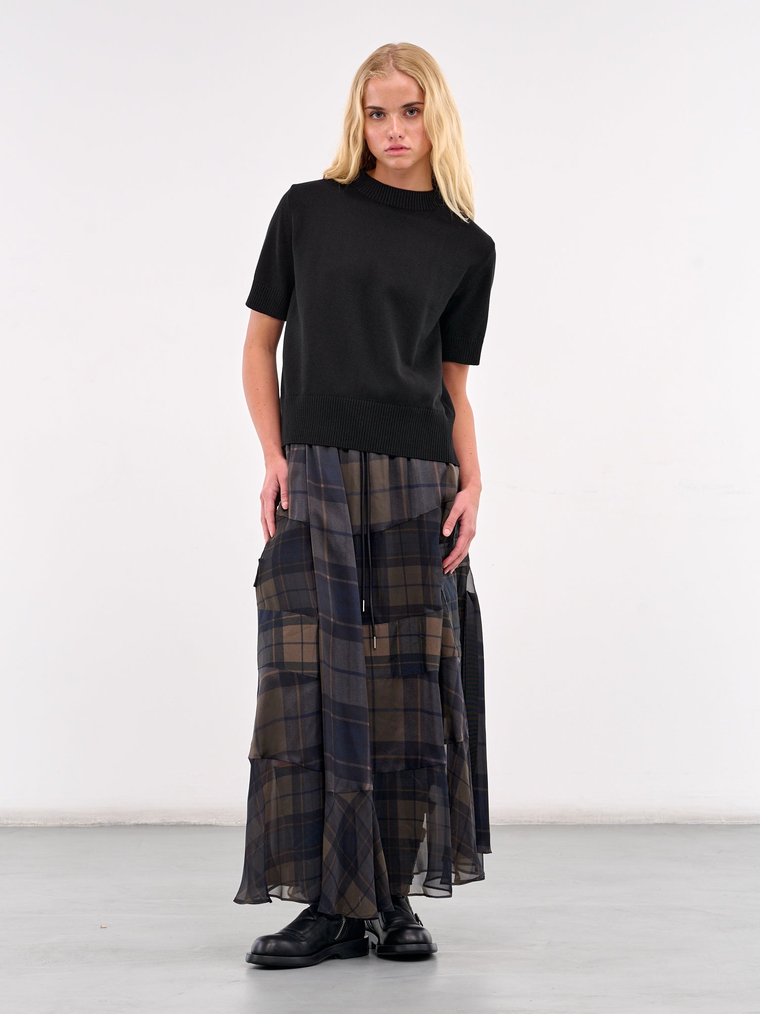 Paneled Knit Short Sleeve Sweater (25-07839-001-BLACK)