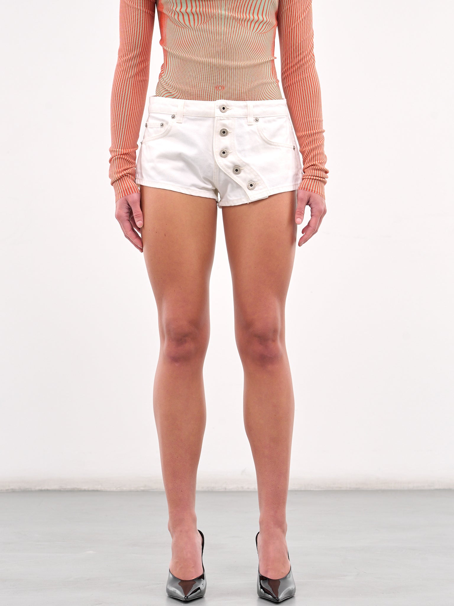 The Buttoned Denim Shorts (25-34-F-SH040-D023-OFFWHITE)