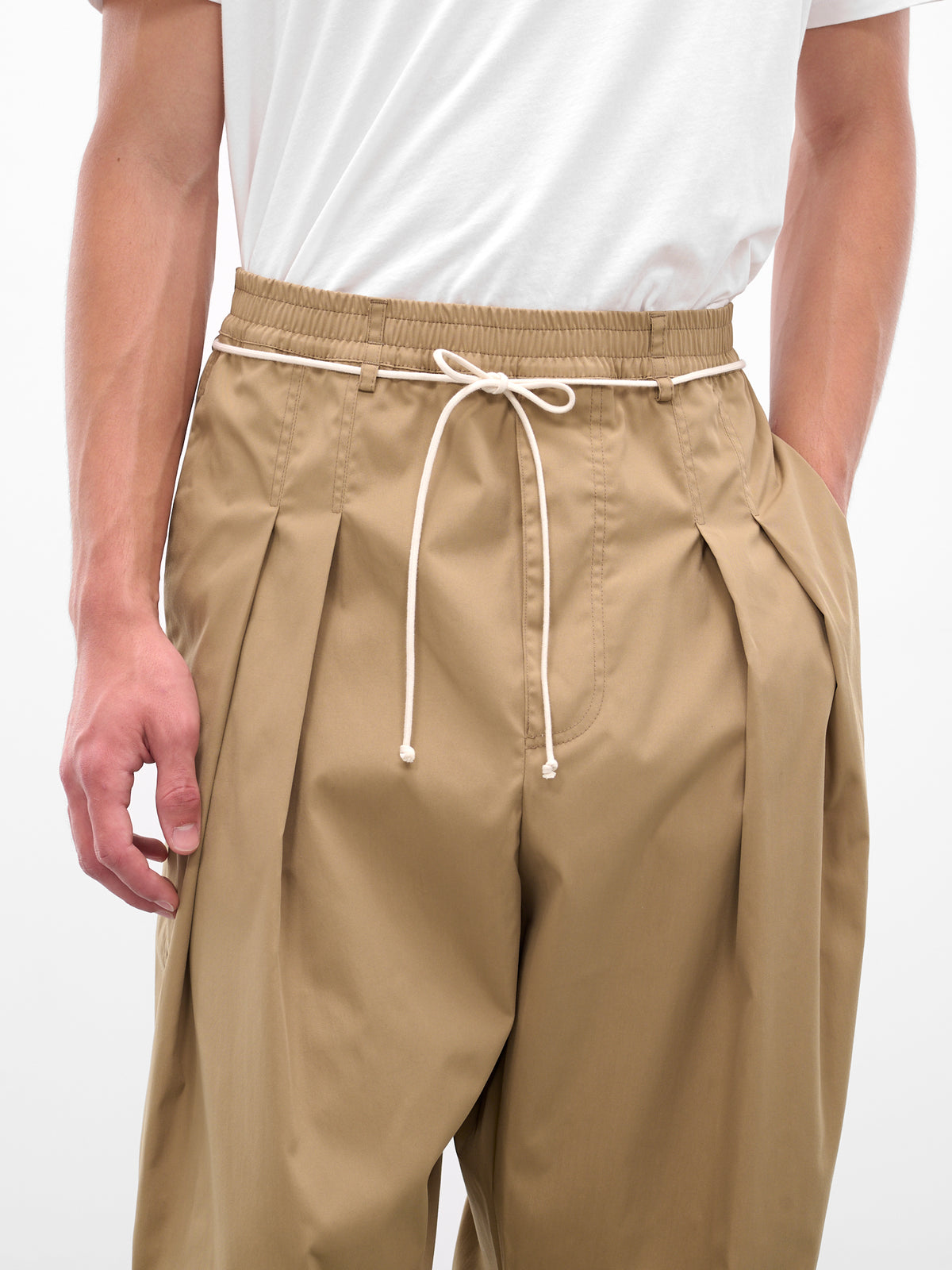 Beige Elastic Drawstring Pleated Trousers (25A96MRU43-CARAMEL)
