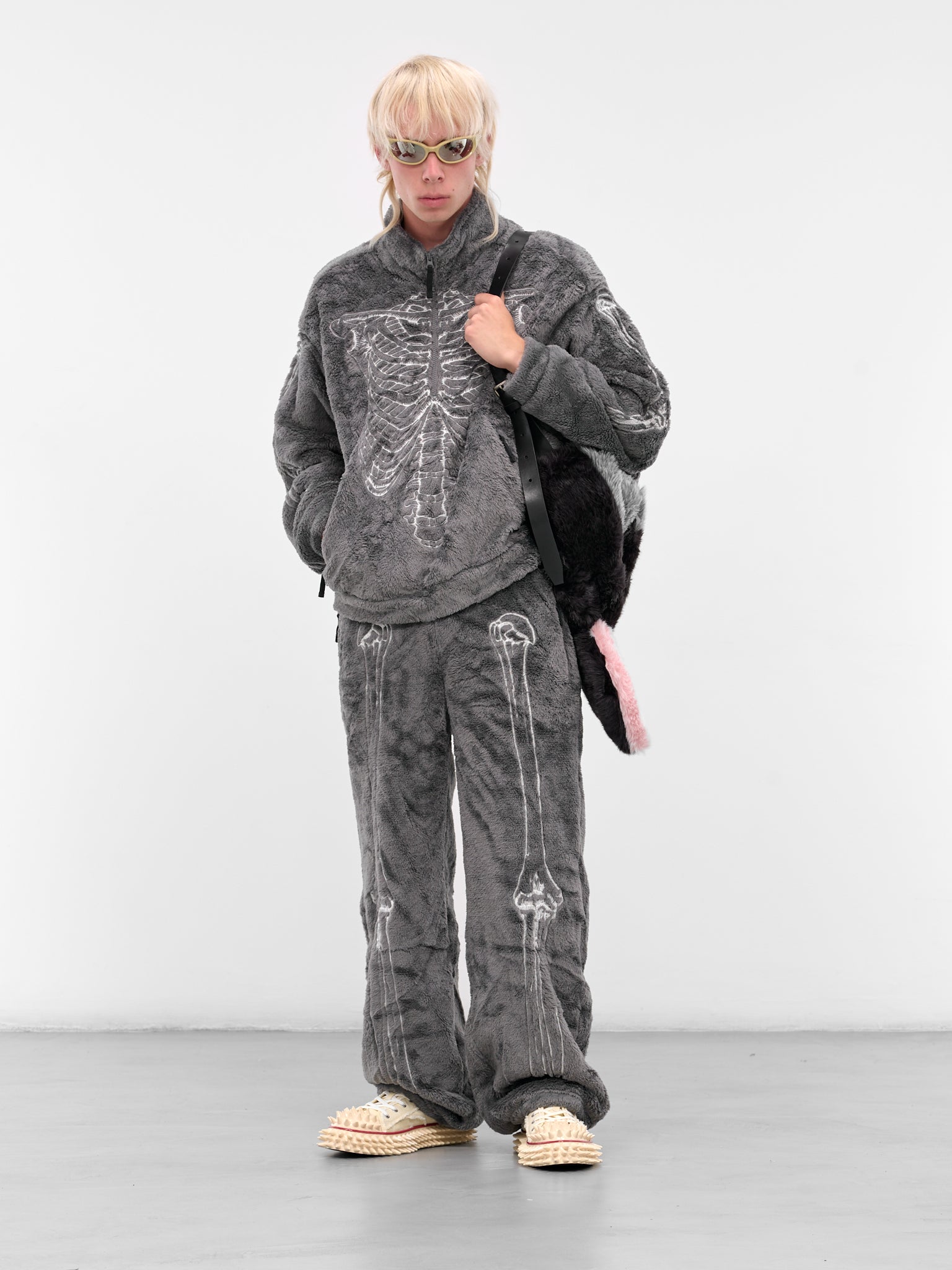 Gray Skeletal Embroidery Fleece Pants (25AW32PT329-GREY)