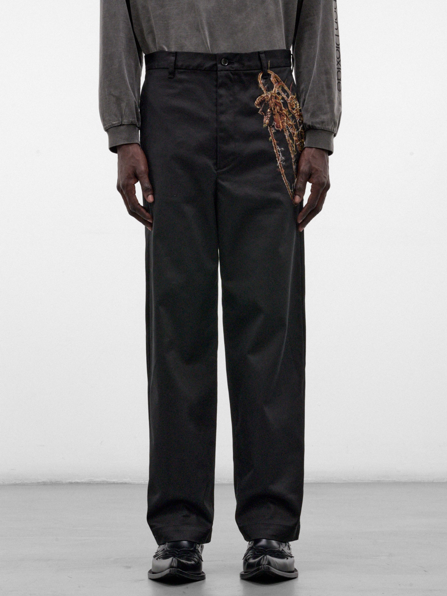 Black Cotton Appliqué Embroidered Trousers (26AW08PT369-BLACK)