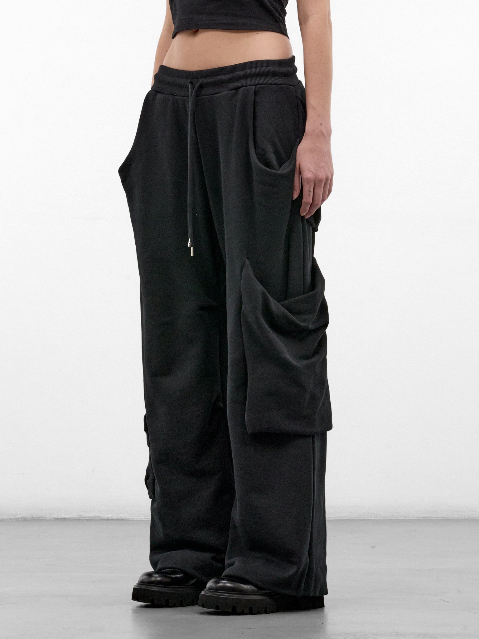 Black Cotton Achilles Cargo Sweatpants (2J01000F-J00AS-BLACK_