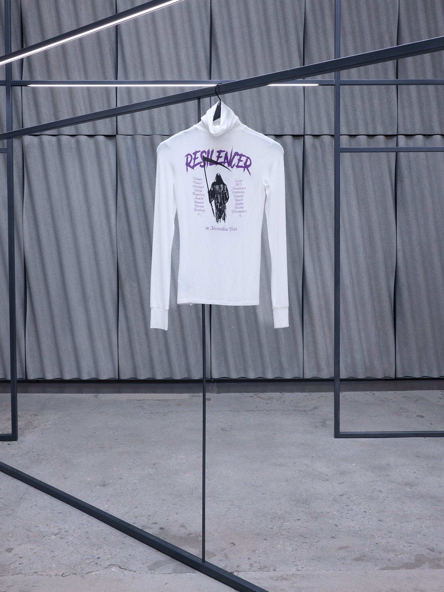 White Resilencer Graphic Turtleneck (221-W147-19016-0010-WHITE)