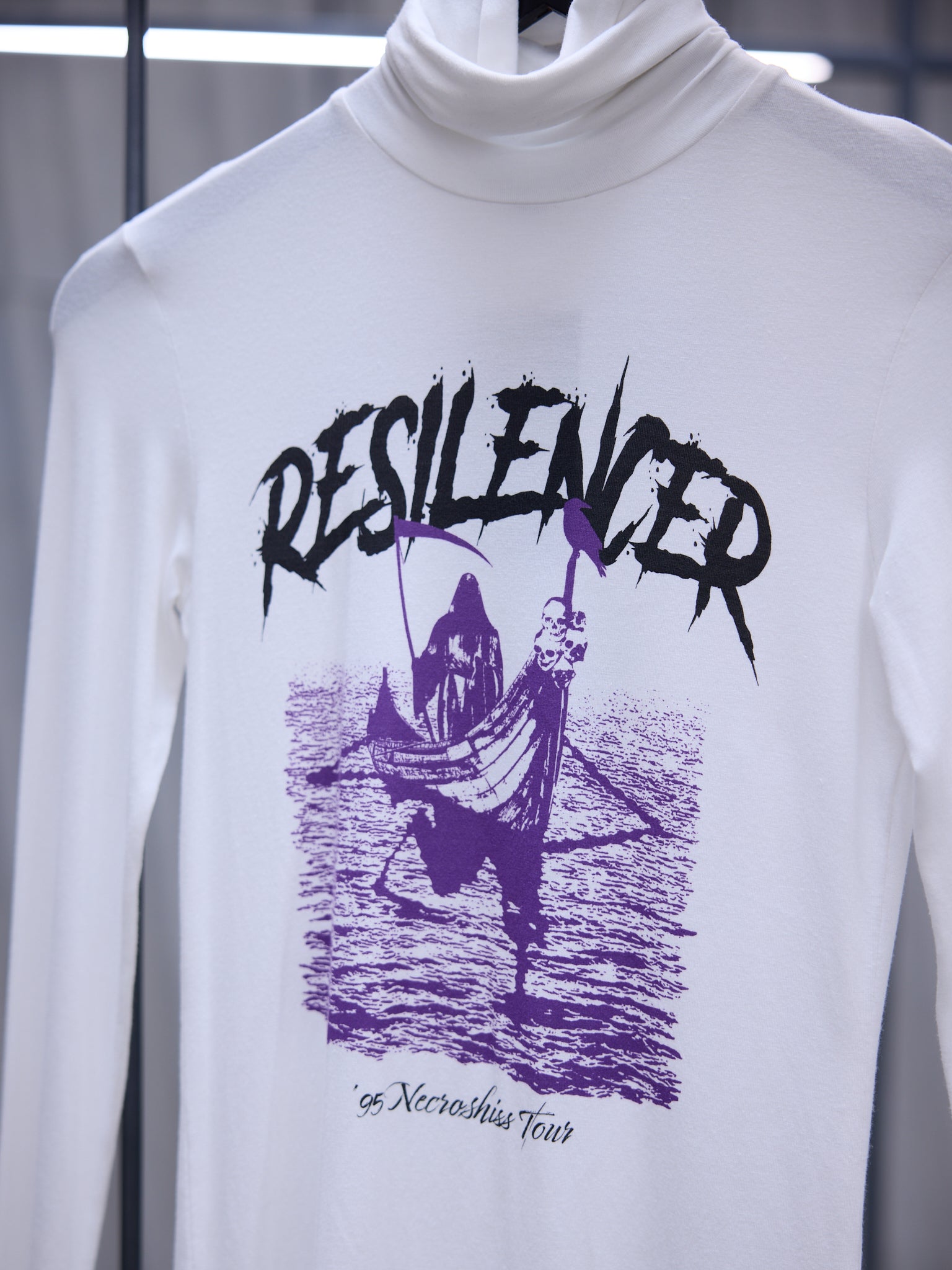 White Resilencer Graphic Turtleneck (221-W147-19016-0010-WHITE)