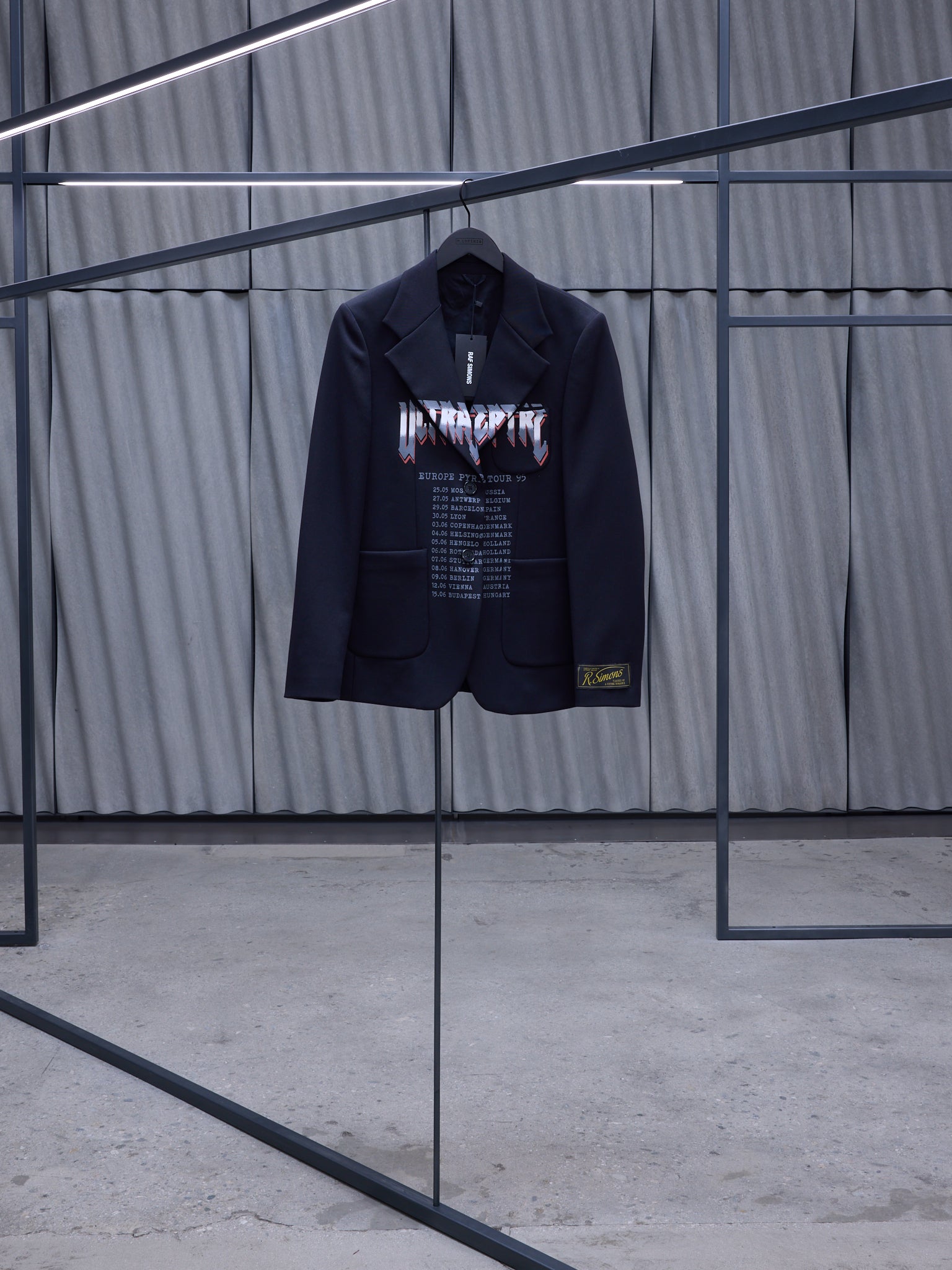 Black Oversized Graphic 'Ultrasceptre' Blazer (221-W500C-30001-0099-BLACK)
