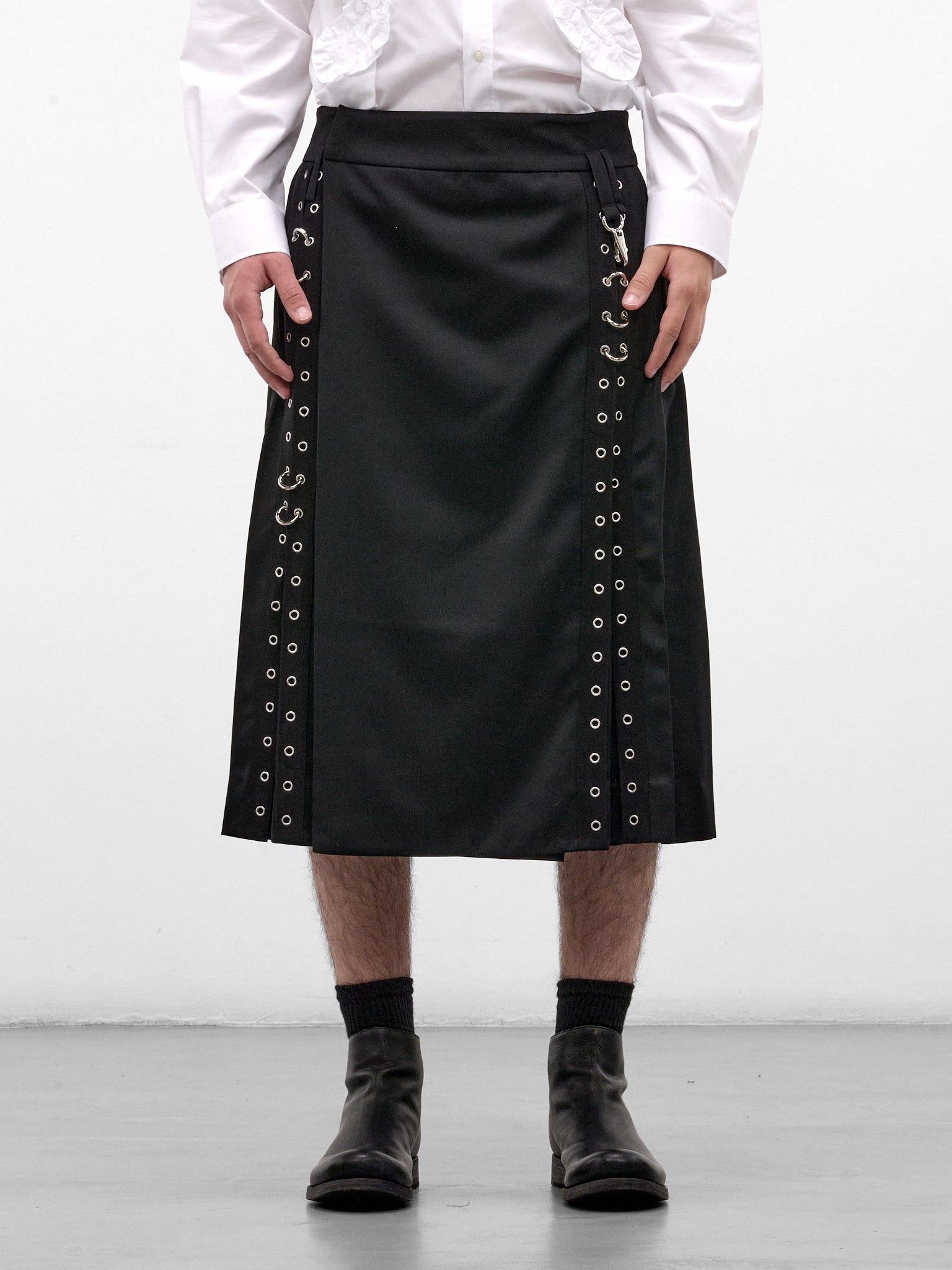 Black Tailored Grommet Ring Kilt (3206E-1217-BLACK)
