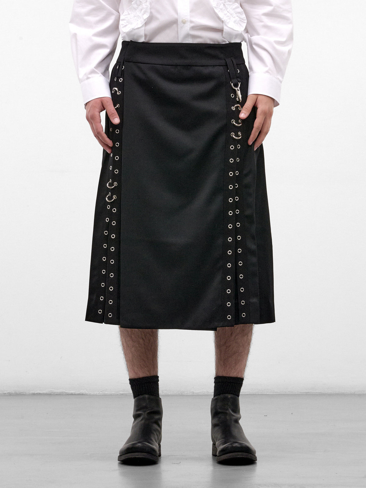Black Tailored Grommet Ring Kilt (3206E-1217-BLACK)