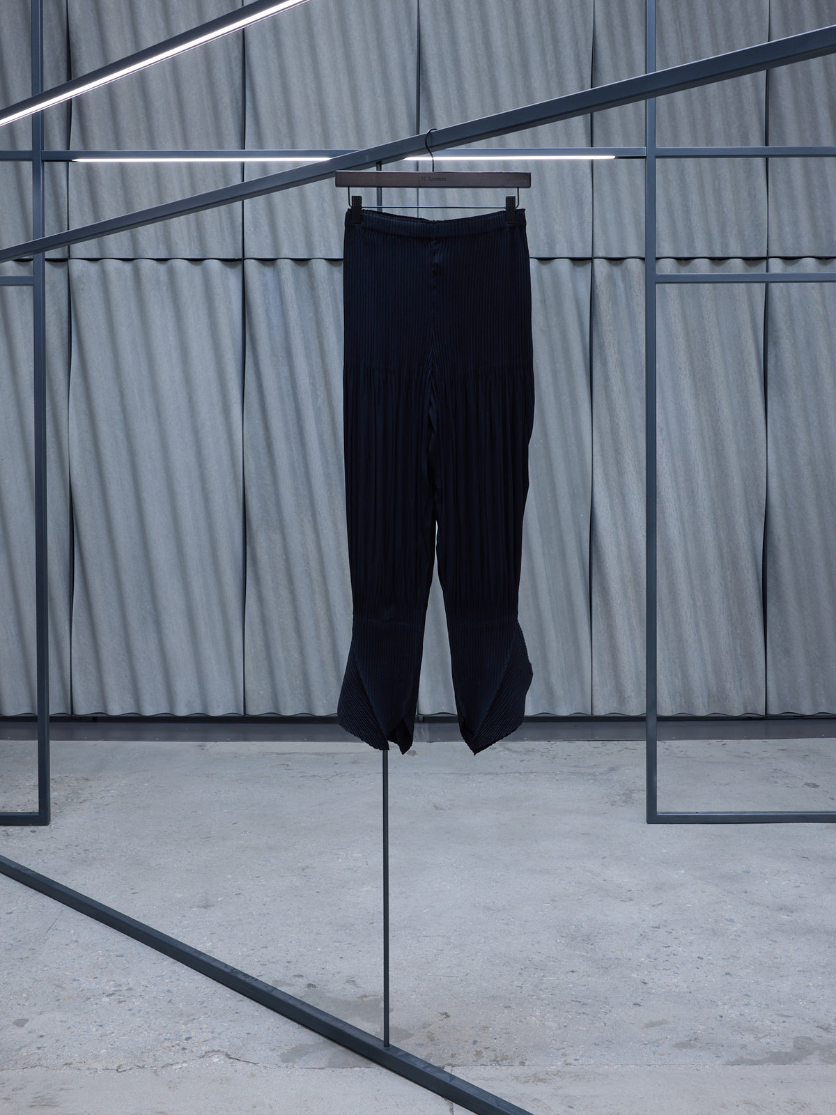 Black Pleated Crop Hatching Trousers (IM38FF188-15-BLACK)