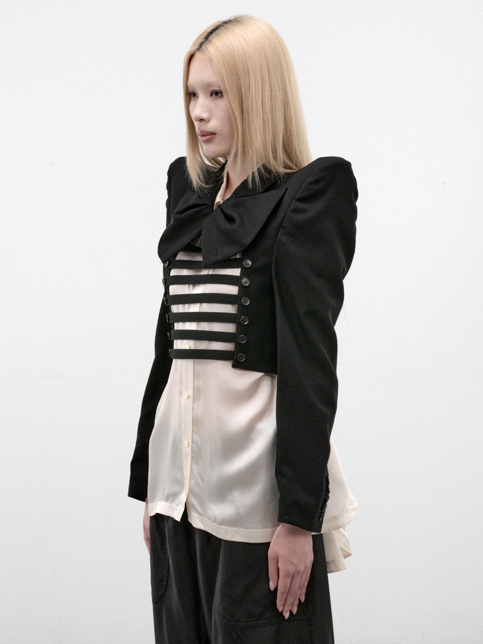 Black Cropped Pointed Shoulders Jacket (3R-J005-W26-BLACK)