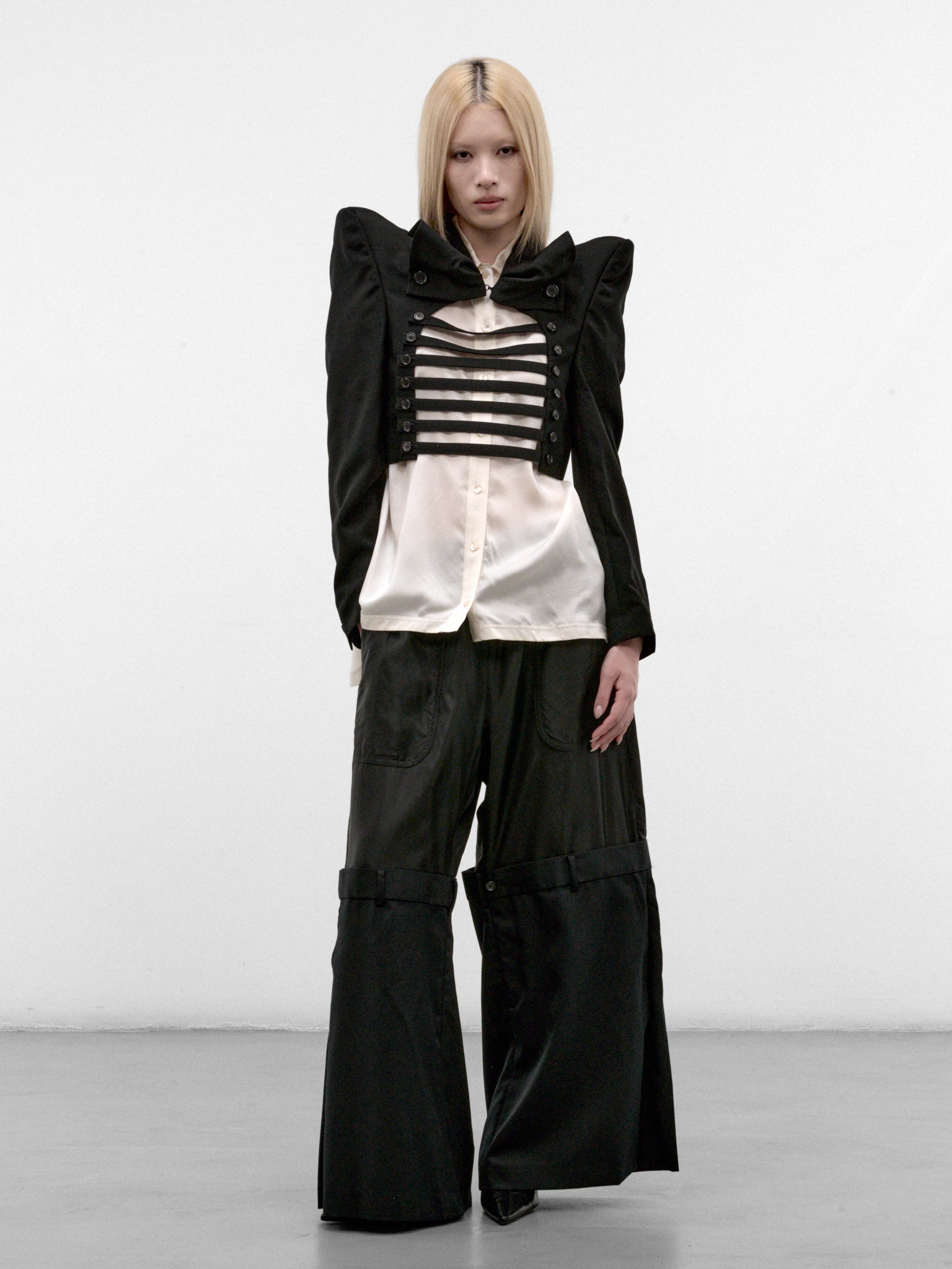 Black Cropped Pointed Shoulders Jacket (3R-J005-W26-BLACK)