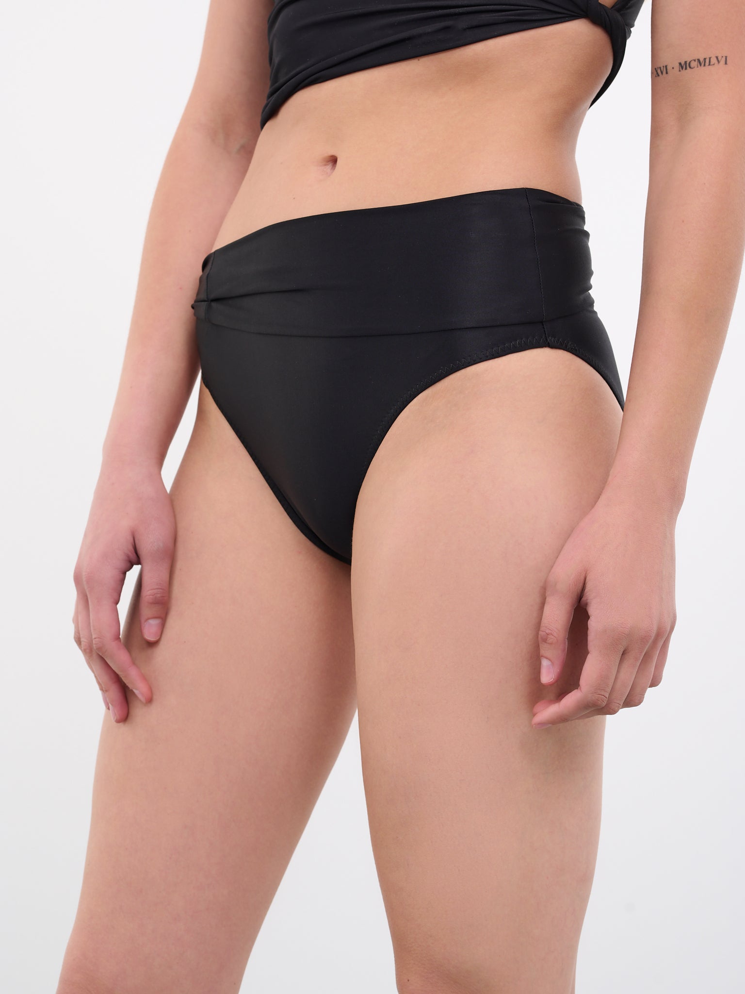 High Twist Knickers (44-FA24-BL-BLACK)